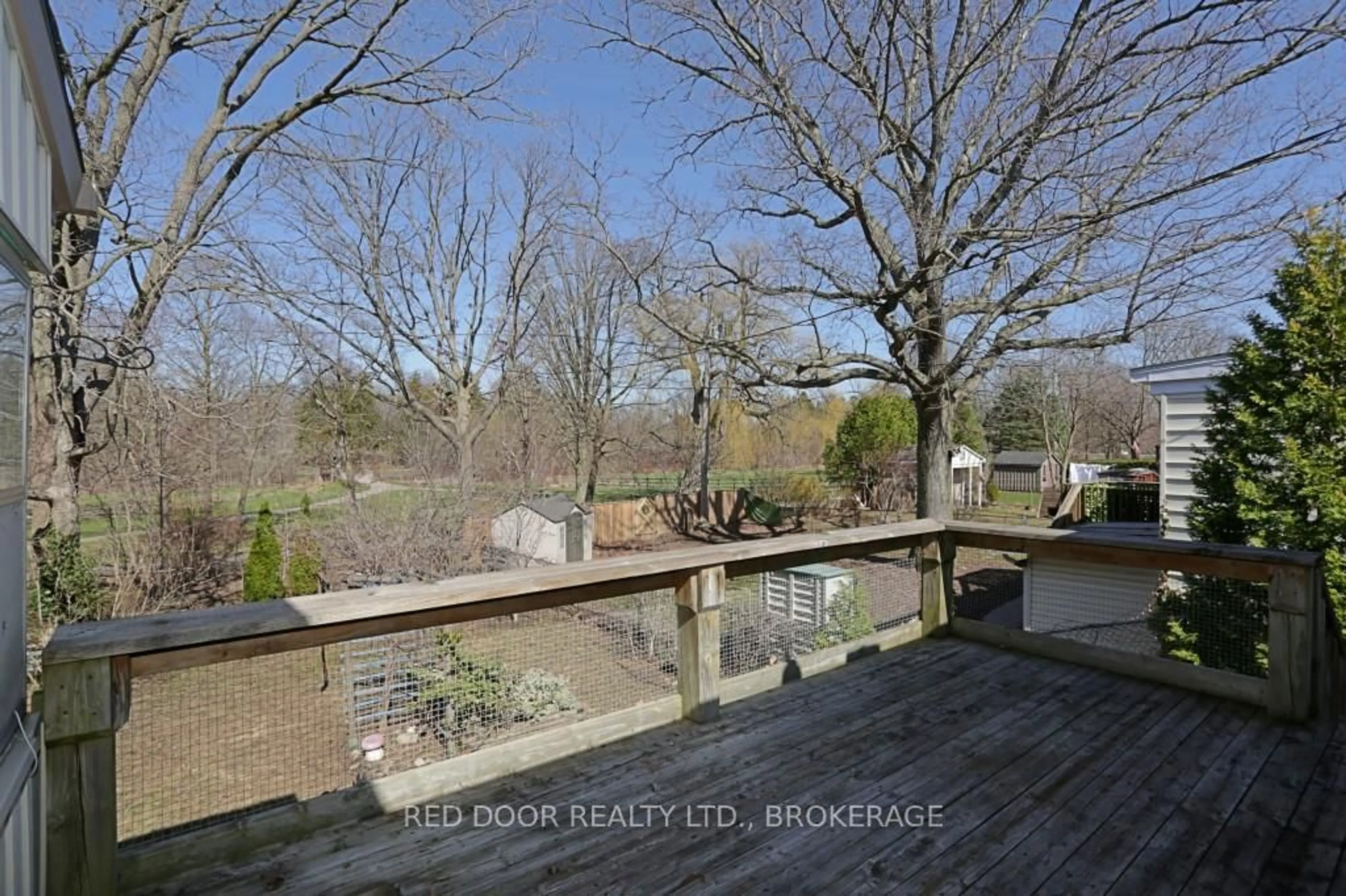 Patio, water/lake/river/ocean view for 40 Graydon St, London East Ontario N5W 2H7