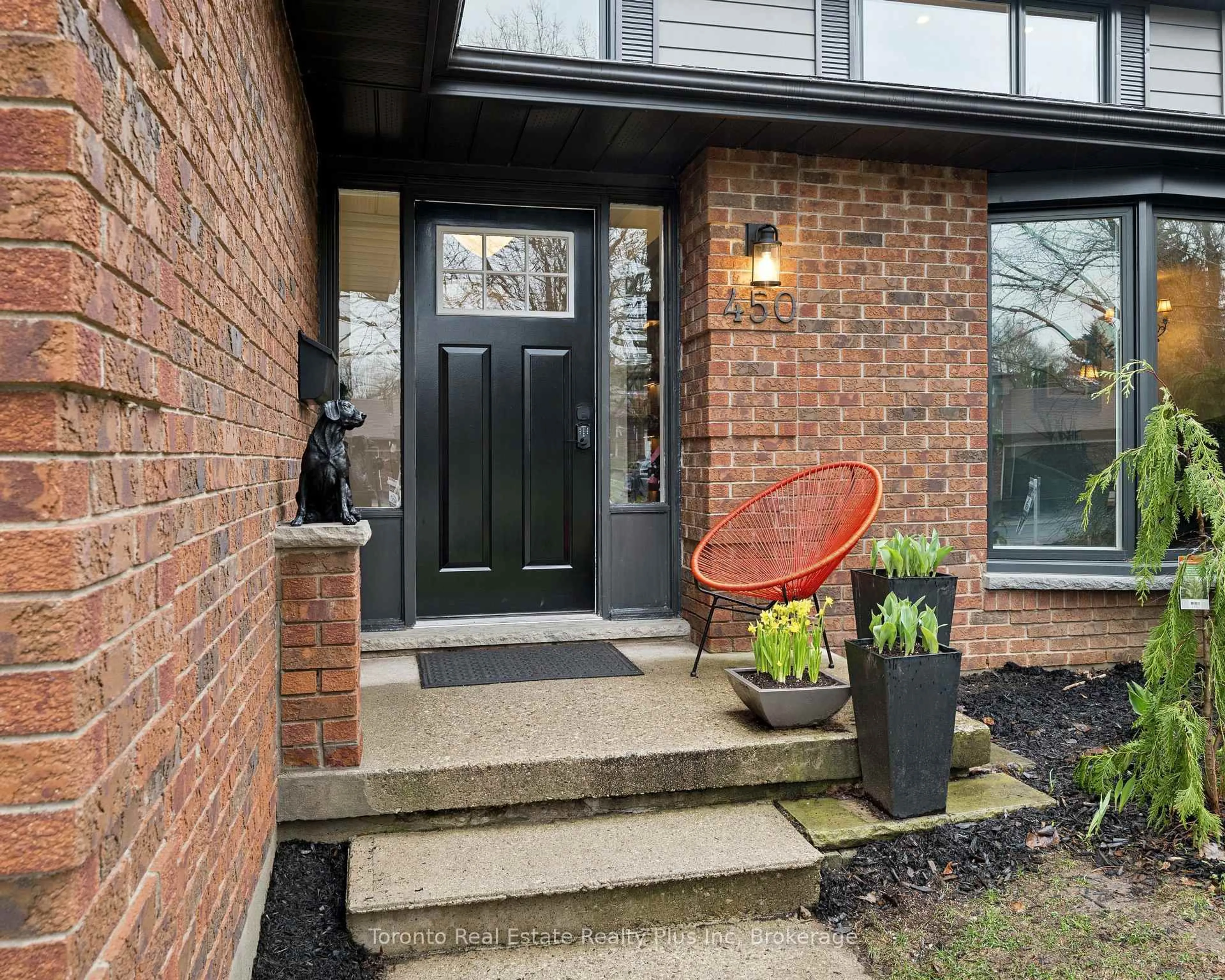 Indoor entryway for 450 Winchester Dr, Waterloo Ontario N2T 1J1