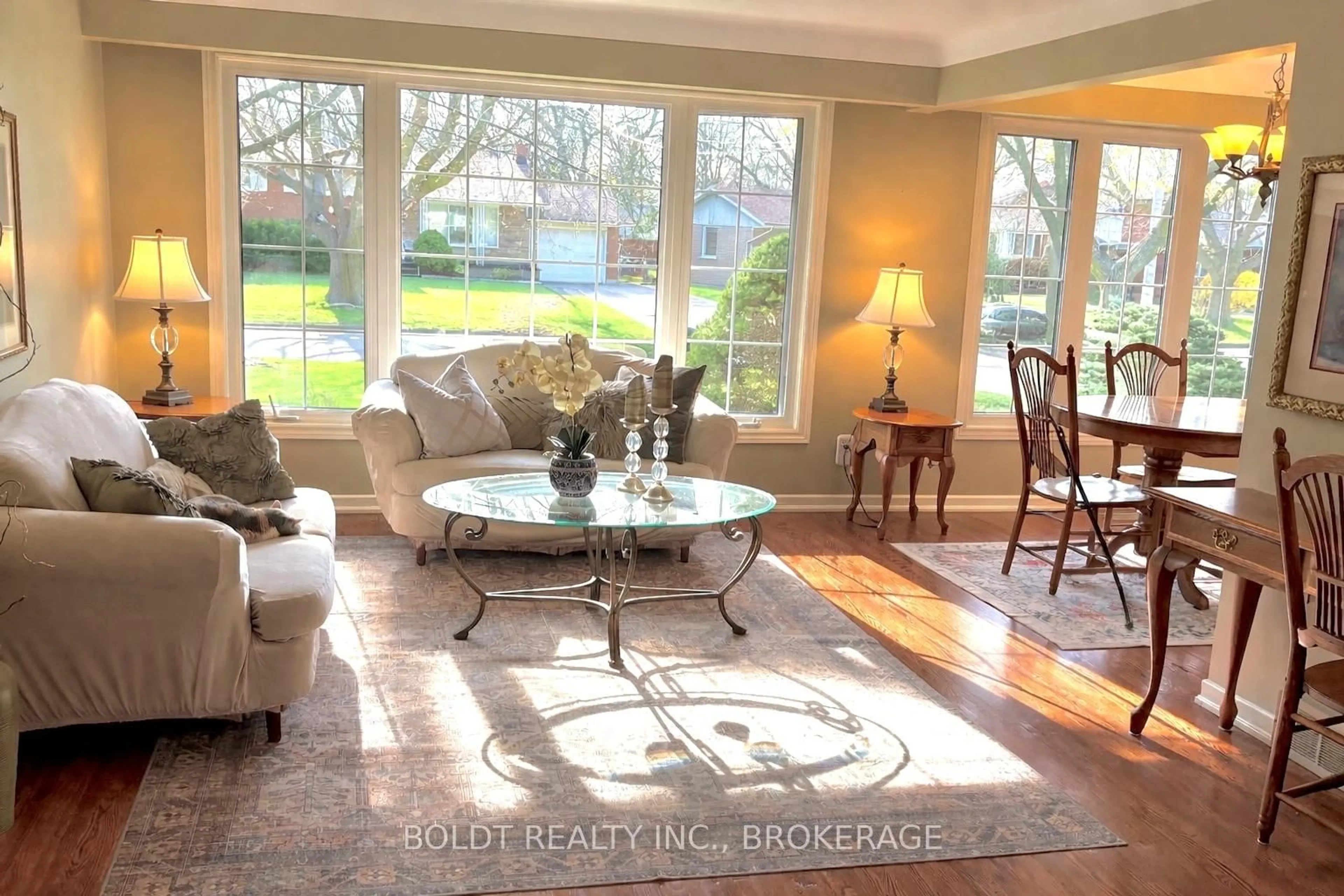 Living room with furniture, unknown for 24 Mississauga Rd, St. Catharines Ontario L2N 3K4