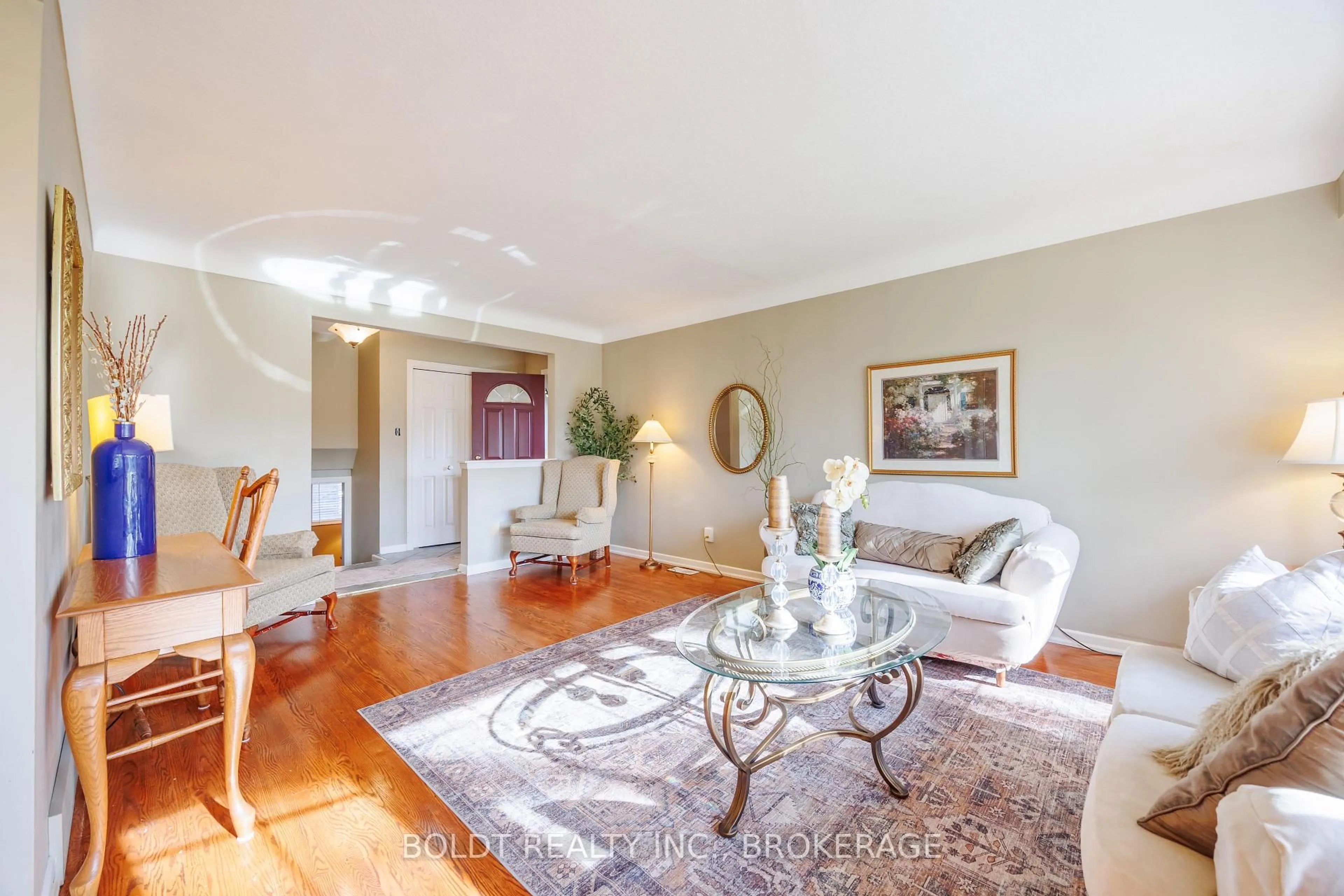 Living room with furniture, unknown for 24 Mississauga Rd, St. Catharines Ontario L2N 3K4