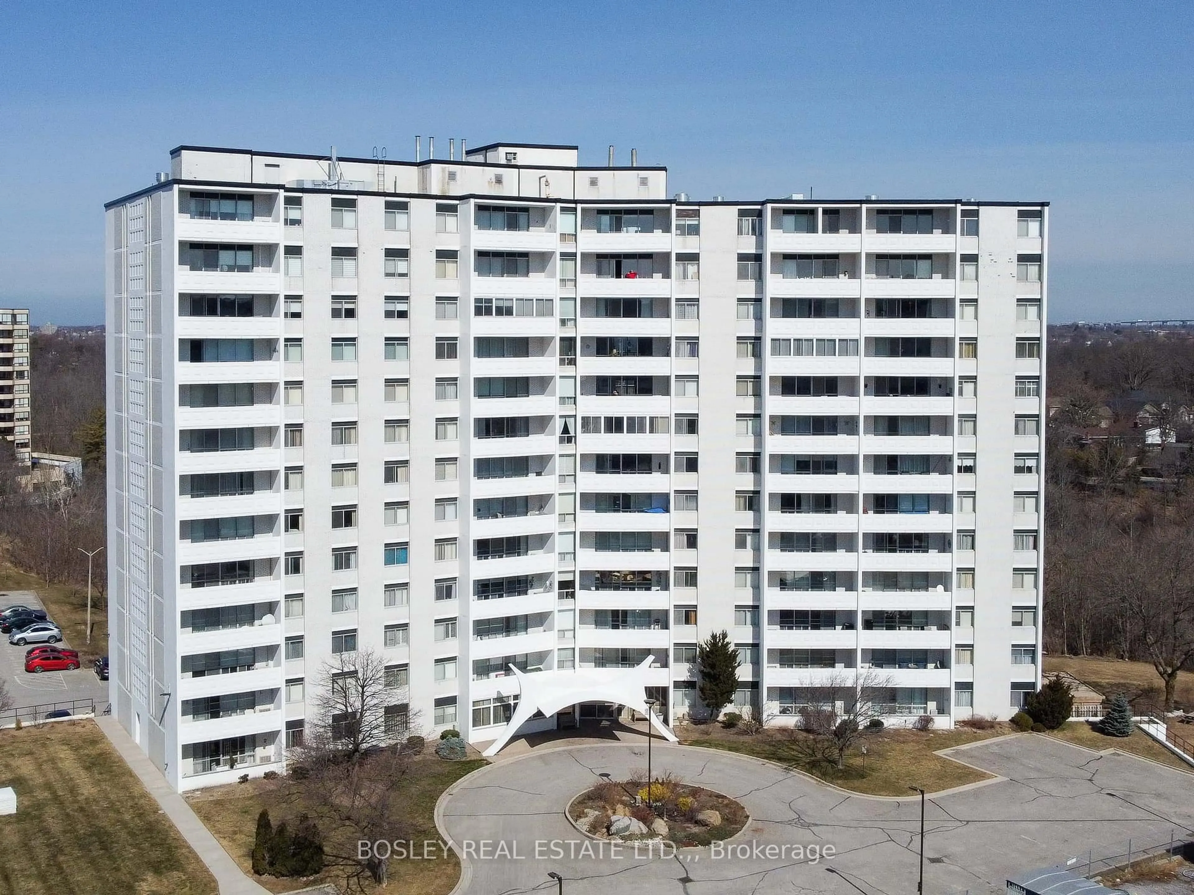 A pic from outside/outdoor area/front of a property/back of a property/a pic from drone, city buildings view from balcony for 15 Towering Heights Blvd #8, St. Catharines Ontario L2T 3G7
