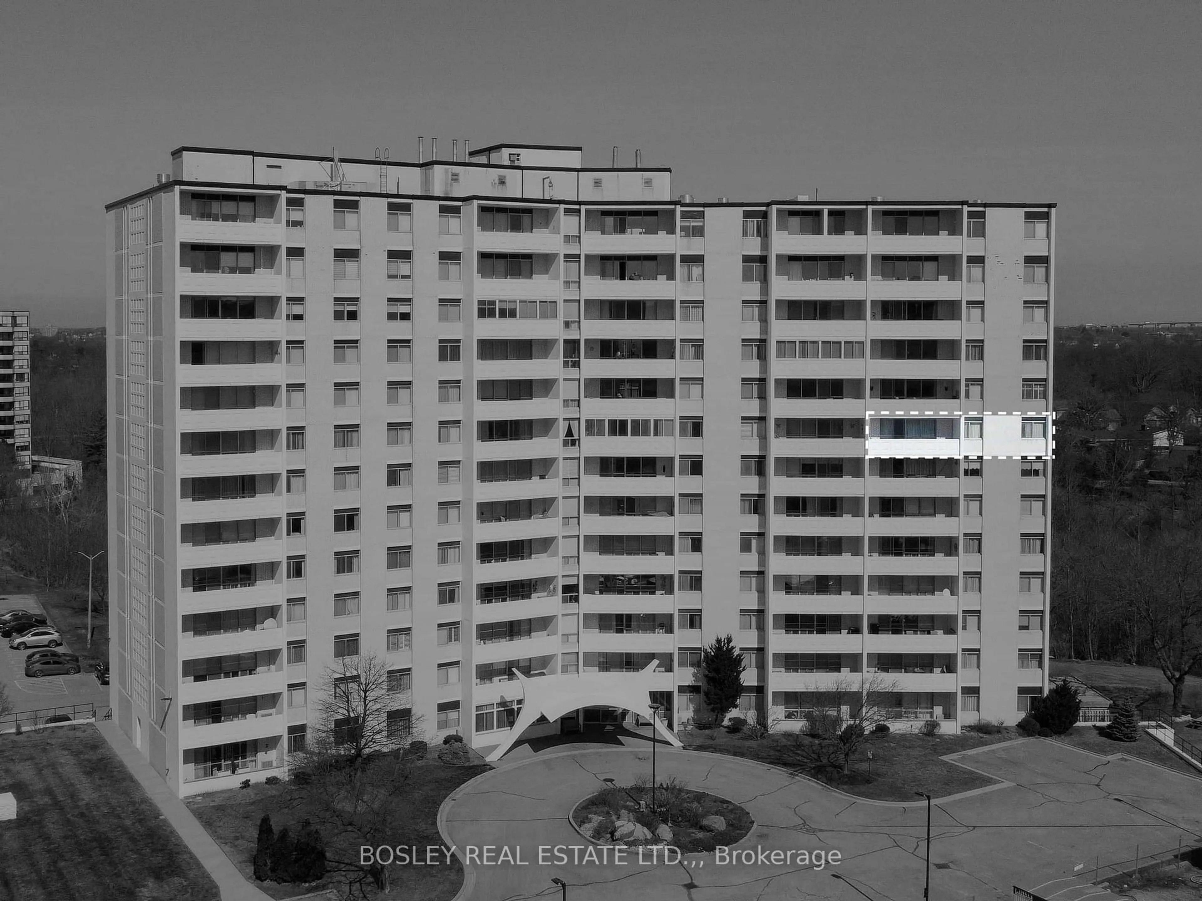 A pic from outside/outdoor area/front of a property/back of a property/a pic from drone, city buildings view from balcony for 15 Towering Heights Blvd #808, St. Catharines Ontario L2T 3G7