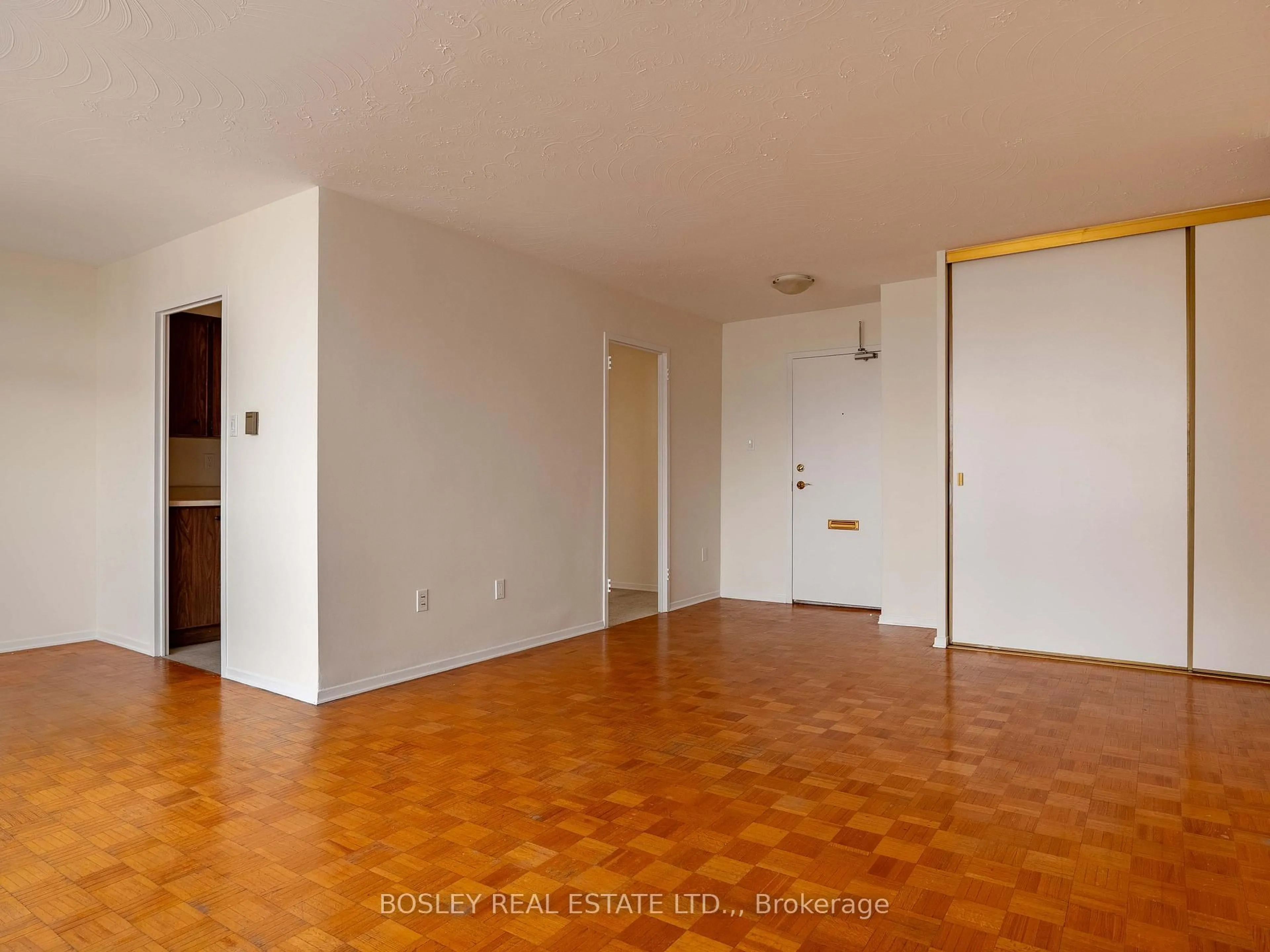 A pic of a room for 15 Towering Heights Blvd #808, St. Catharines Ontario L2T 3G7