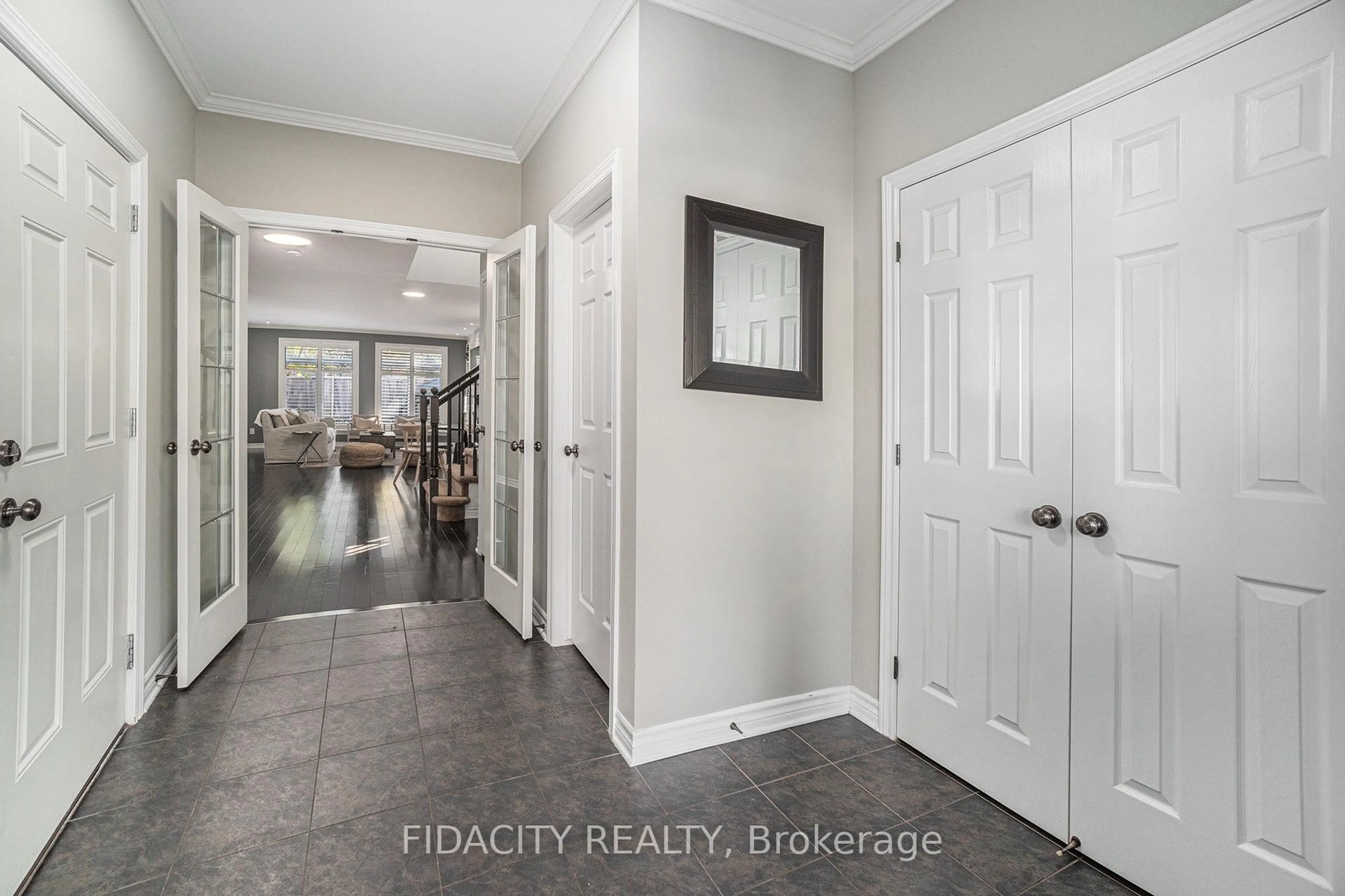 Indoor entryway for 121 Bandelier Way, Ottawa Ontario K2S 0C2