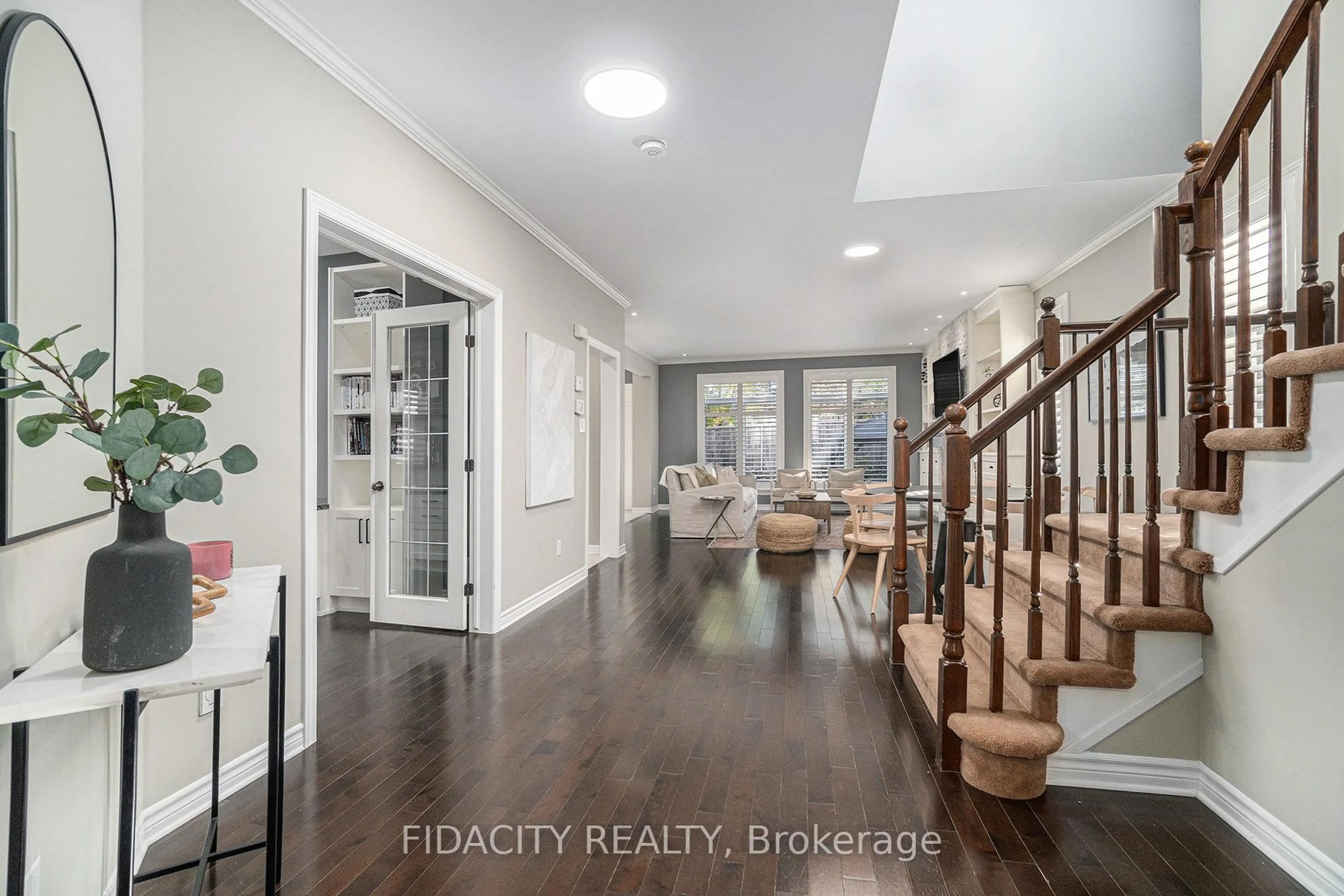 Indoor entryway for 121 Bandelier Way, Ottawa Ontario K2S 0C2