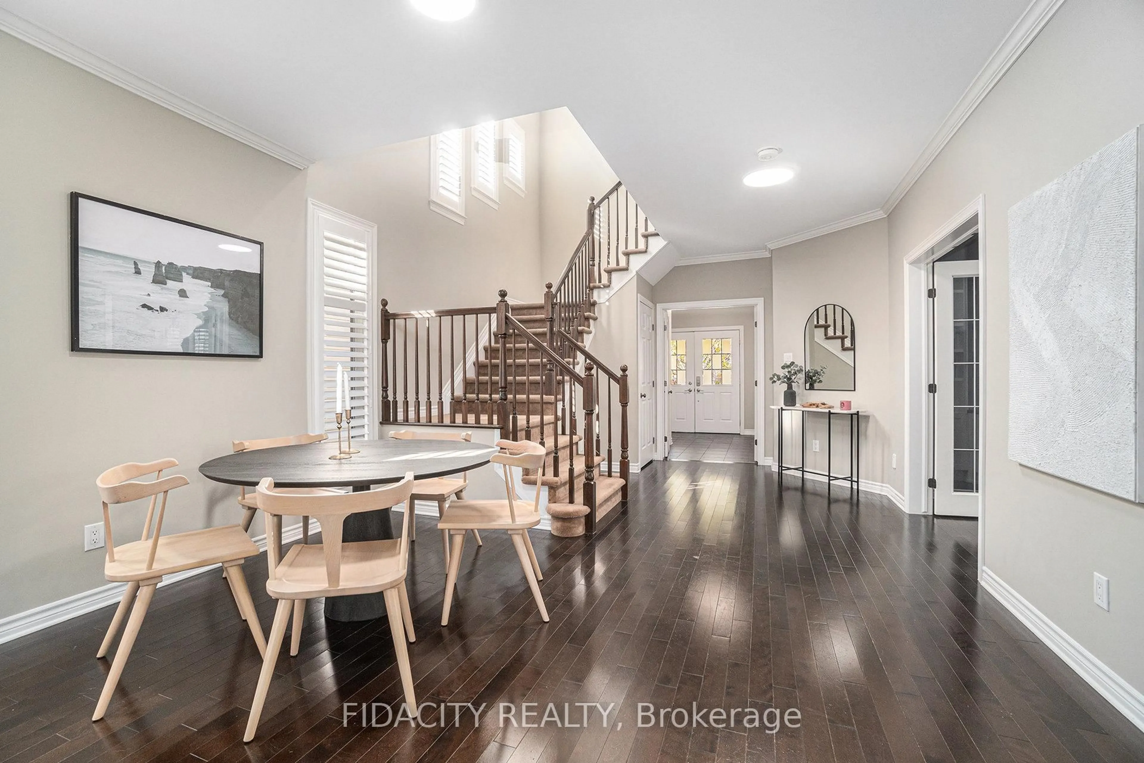 Indoor entryway for 121 Bandelier Way, Ottawa Ontario K2S 0C2