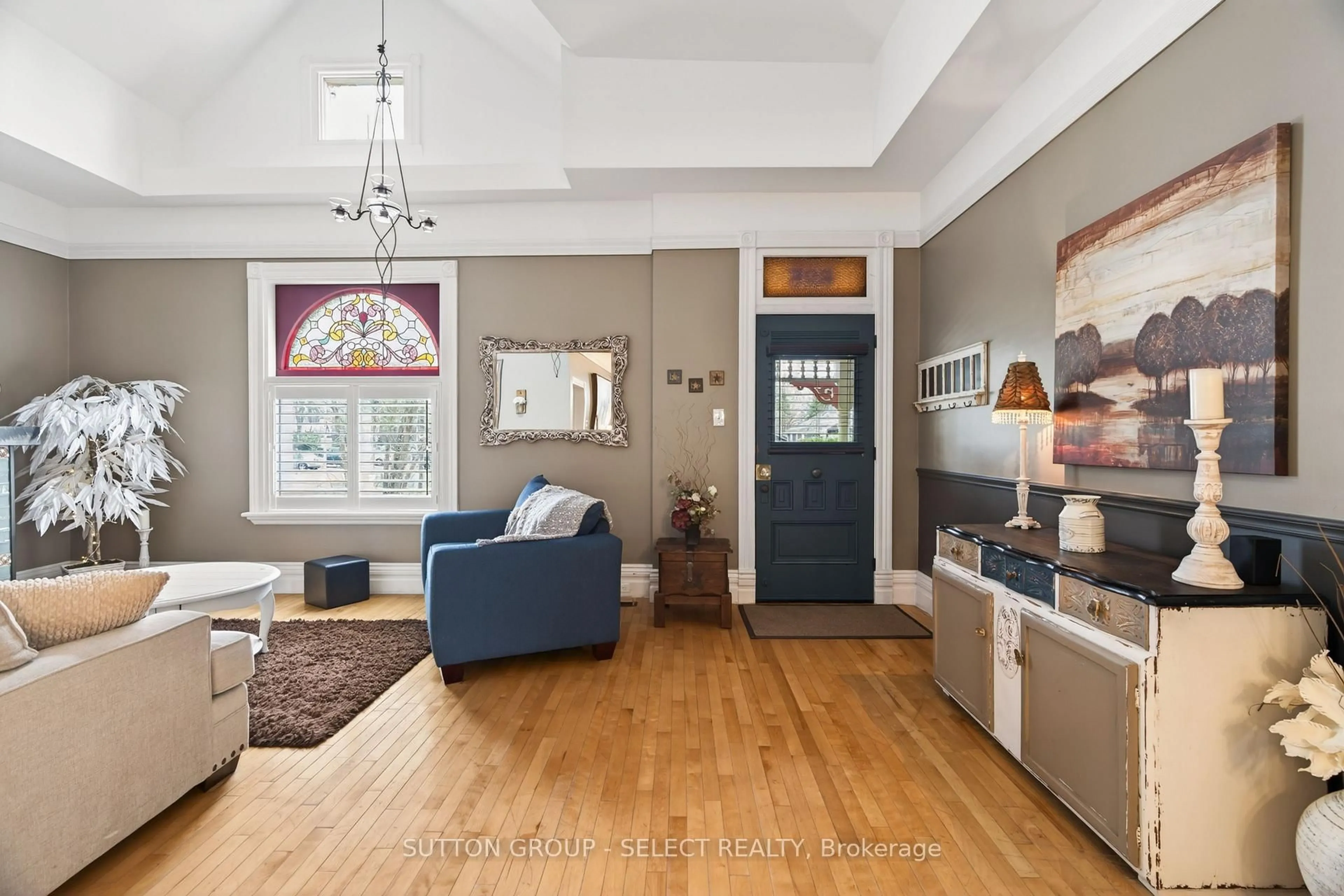 Living room with furniture, unknown for 625 Hale St, London East Ontario N5W 1H9