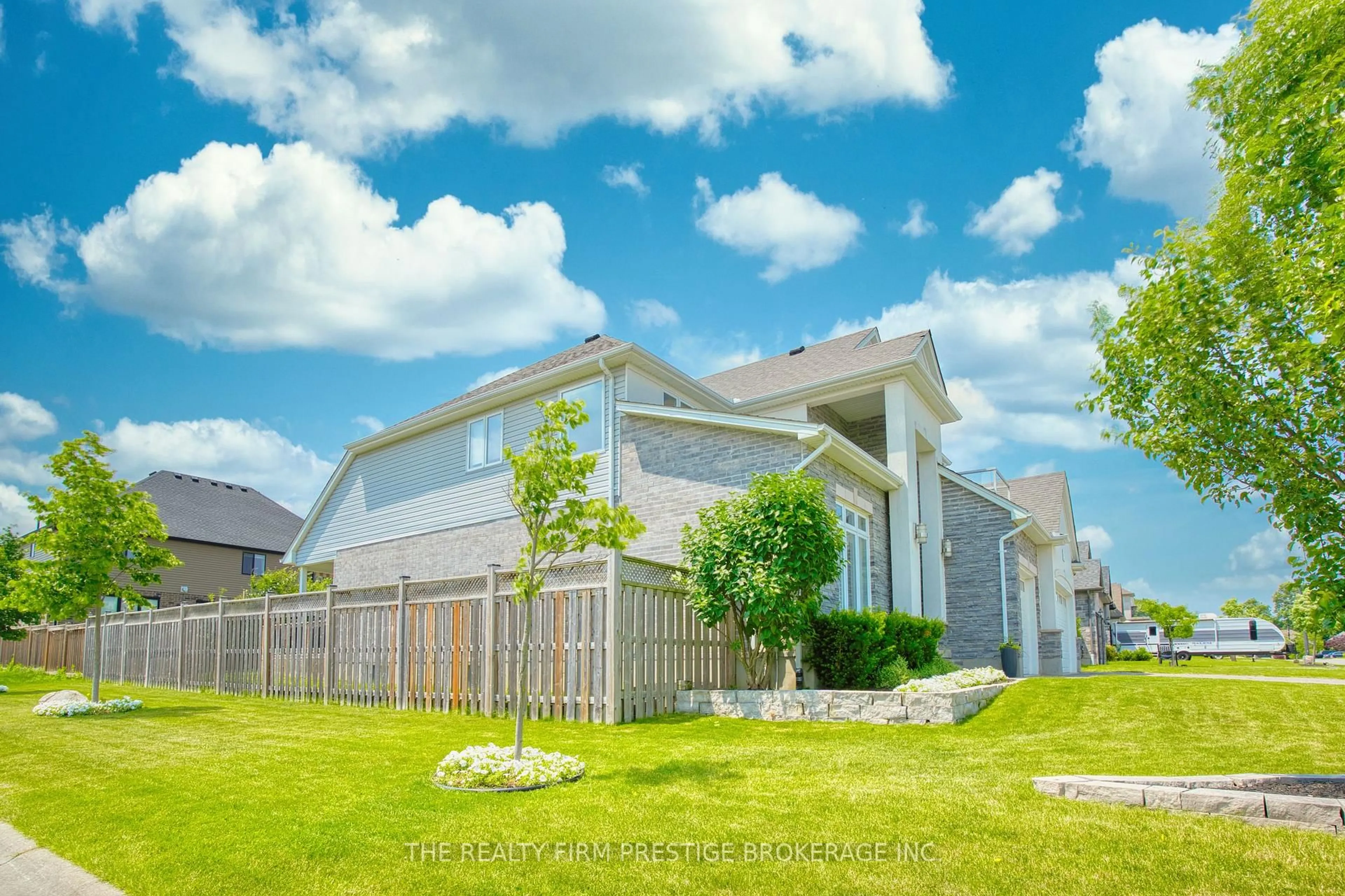 A pic from outside/outdoor area/front of a property/back of a property/a pic from drone, unknown for 1104 Coates Lane, London North Ontario N6G 0S4