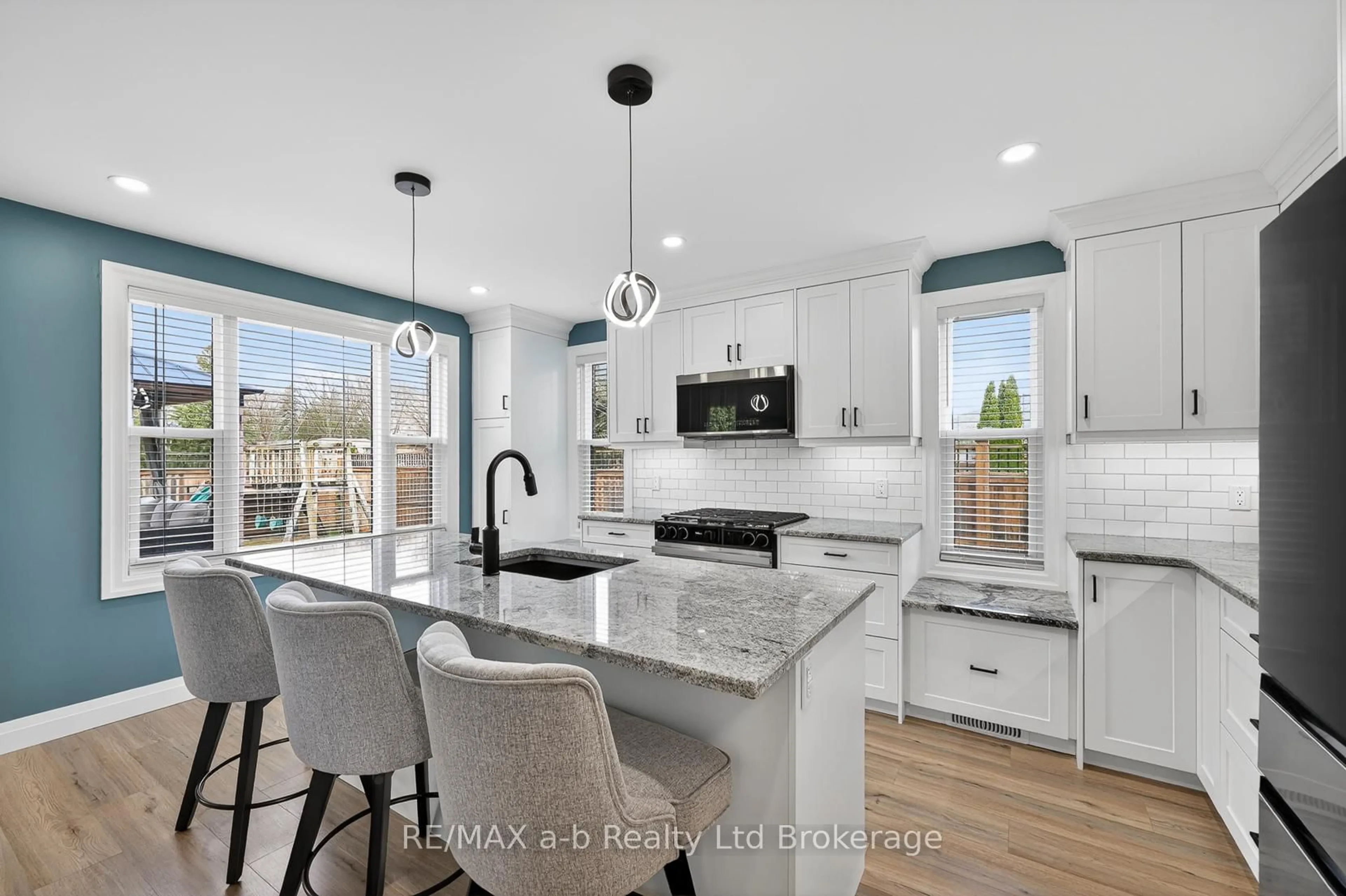 Open concept kitchen, ceramic/tile floor for 346 Riverview Dr, Strathroy-Caradoc Ontario N7G 4B7