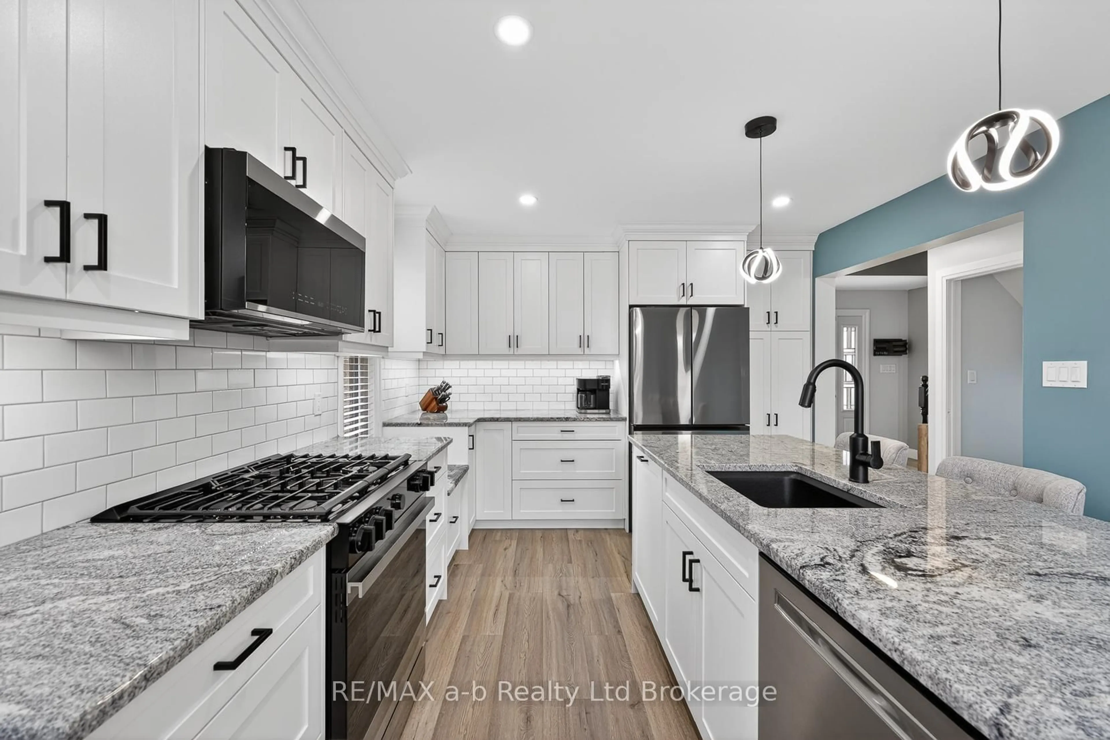 Open concept kitchen, ceramic/tile floor for 346 Riverview Dr, Strathroy-Caradoc Ontario N7G 4B7