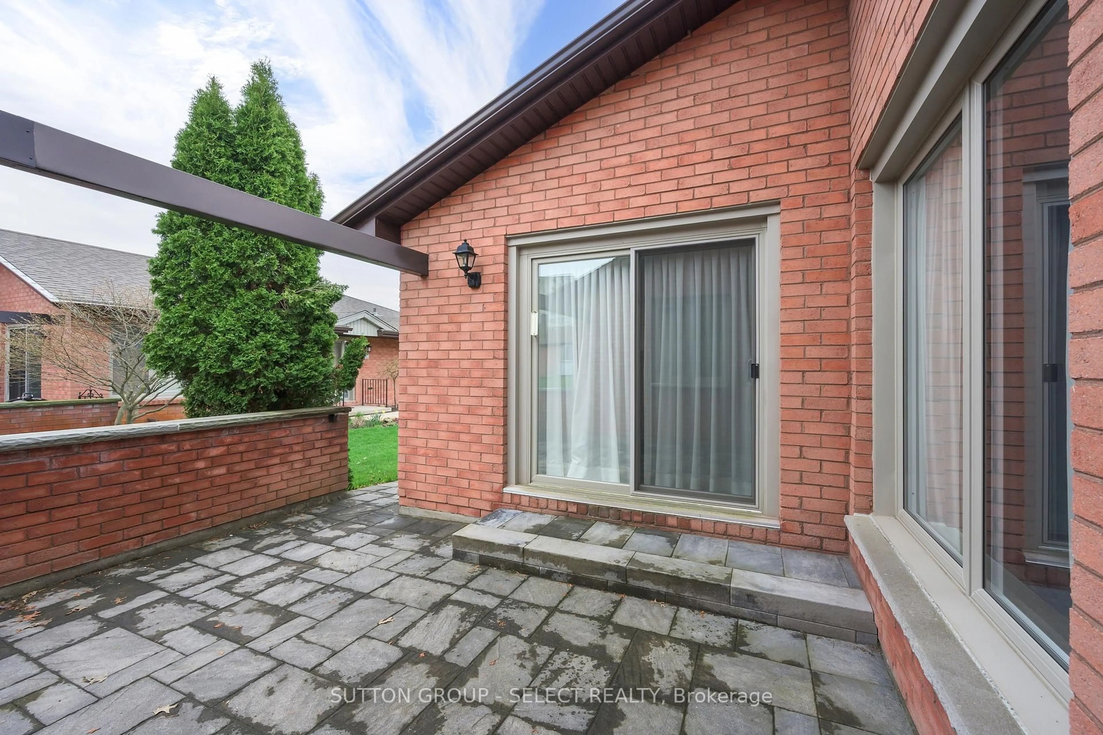 Patio, street for 55 Fiddlers Green Rd #24, London North Ontario N6H 4J8