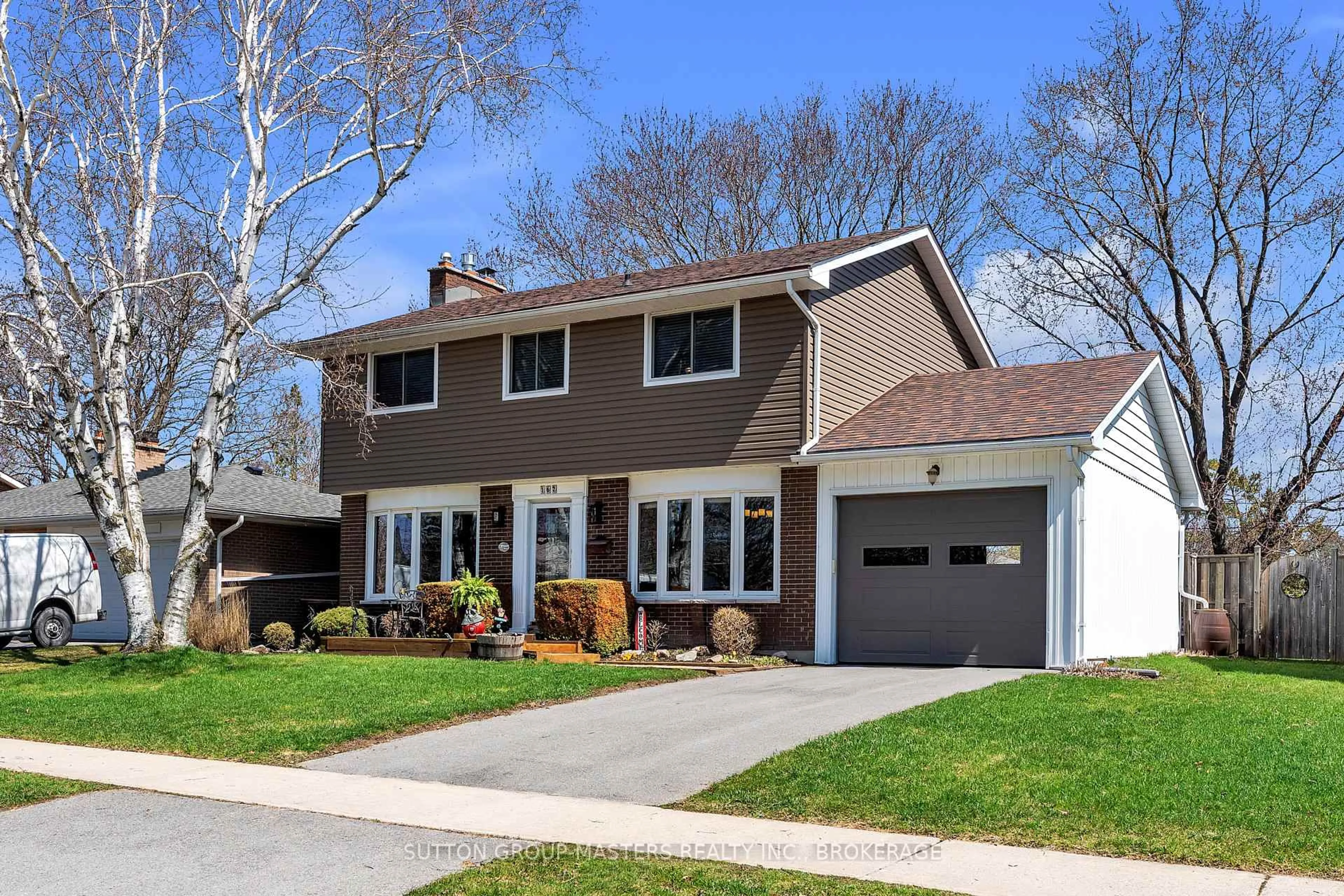 Home with vinyl exterior material, street for 162 Chelsea Rd, Kingston Ontario K7M 3Y8