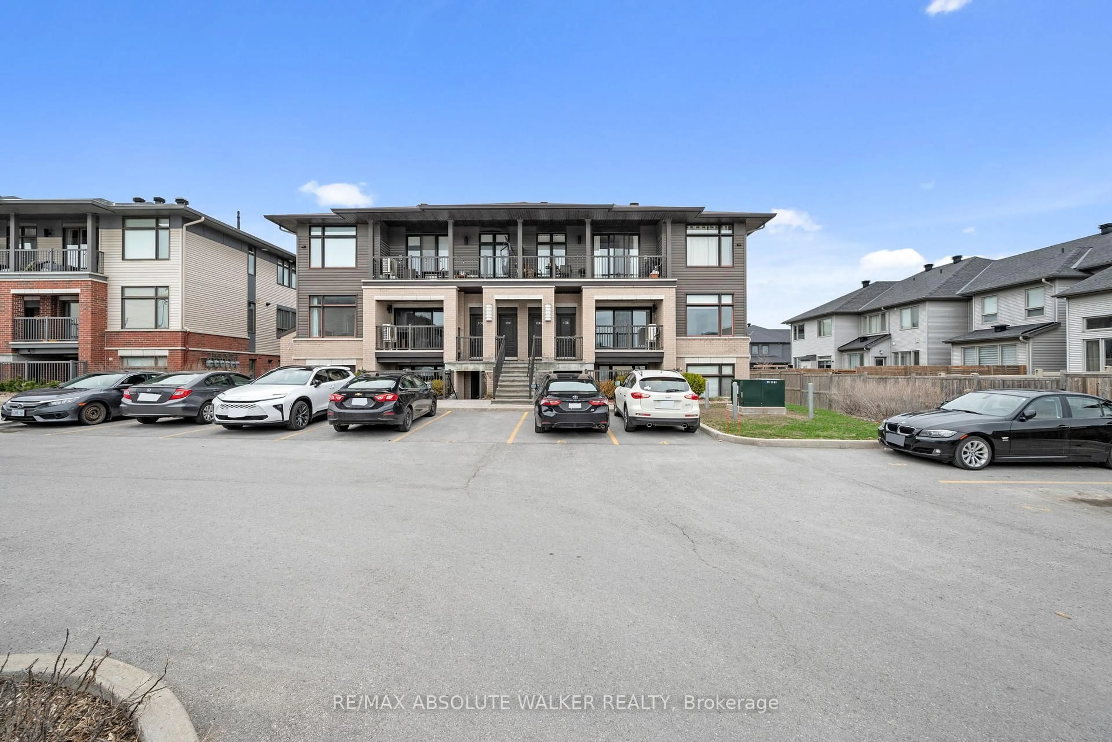 A pic from outside/outdoor area/front of a property/back of a property/a pic from drone, unknown for 10 Jaguar Private #E, Ottawa Ontario K2V 0J3