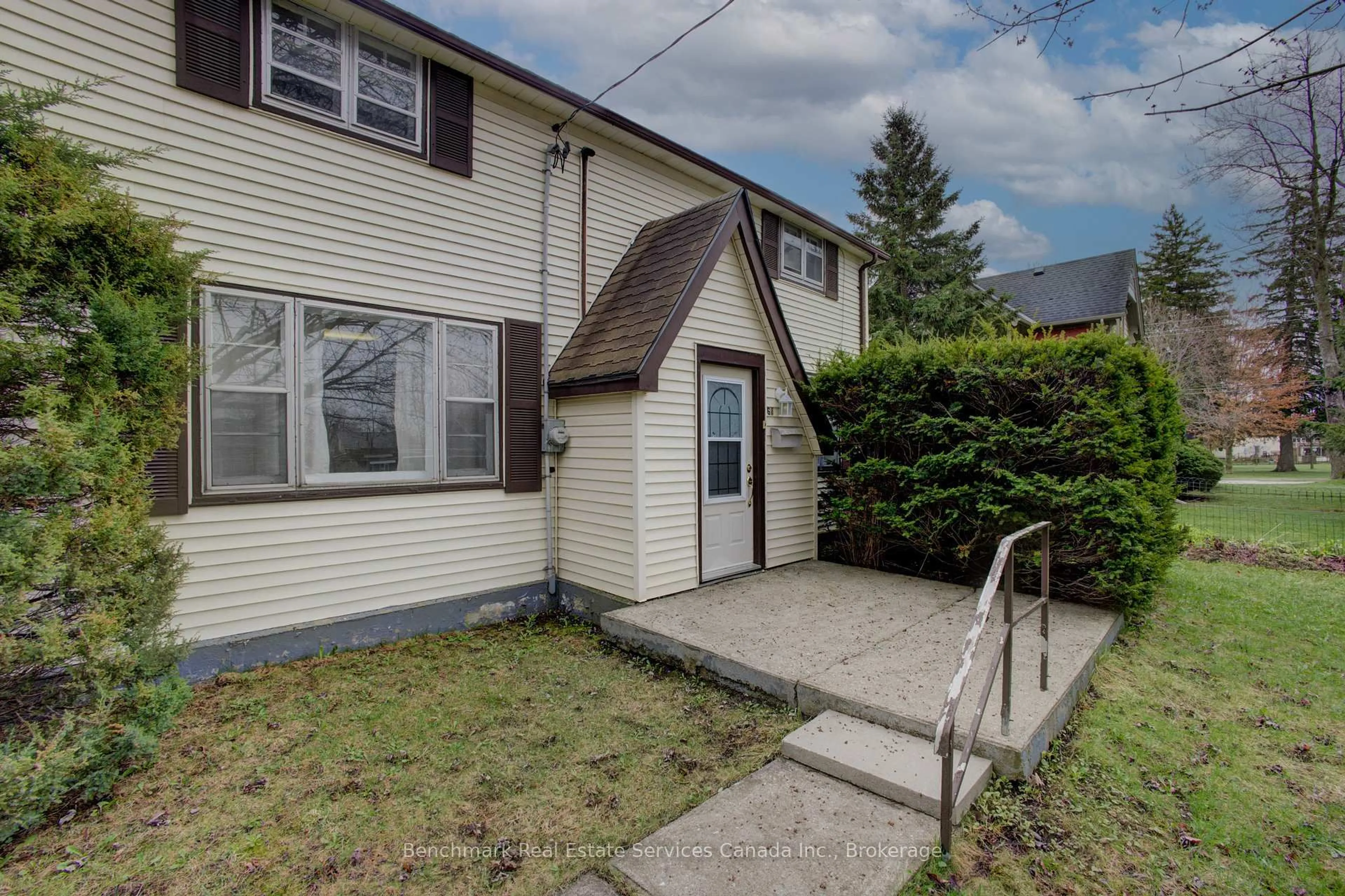 Unknown for 61 St. John St, St. Marys Ontario N4X 1A6