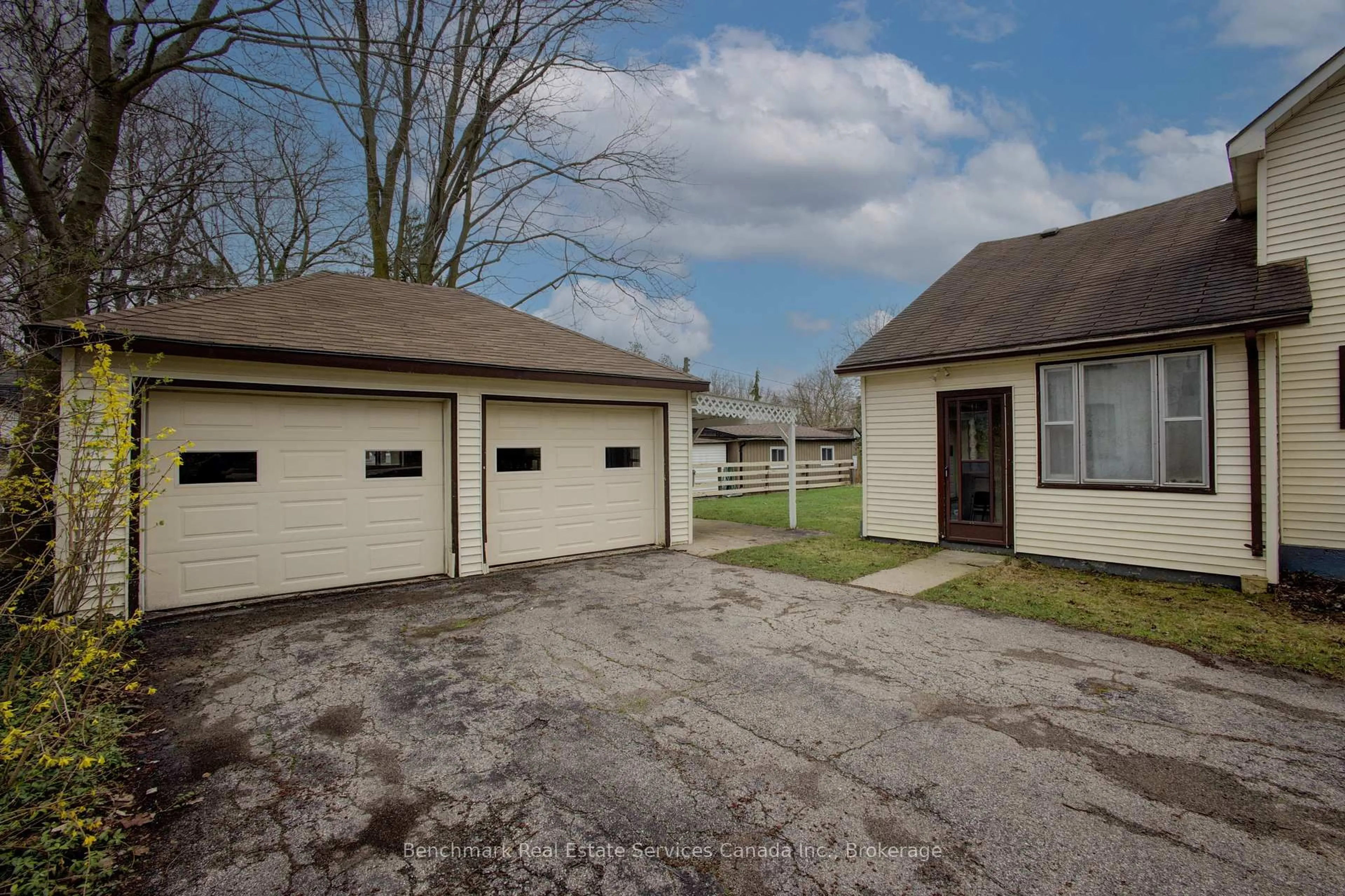 Indoor garage for 61 St. John St, St. Marys Ontario N4X 1A6