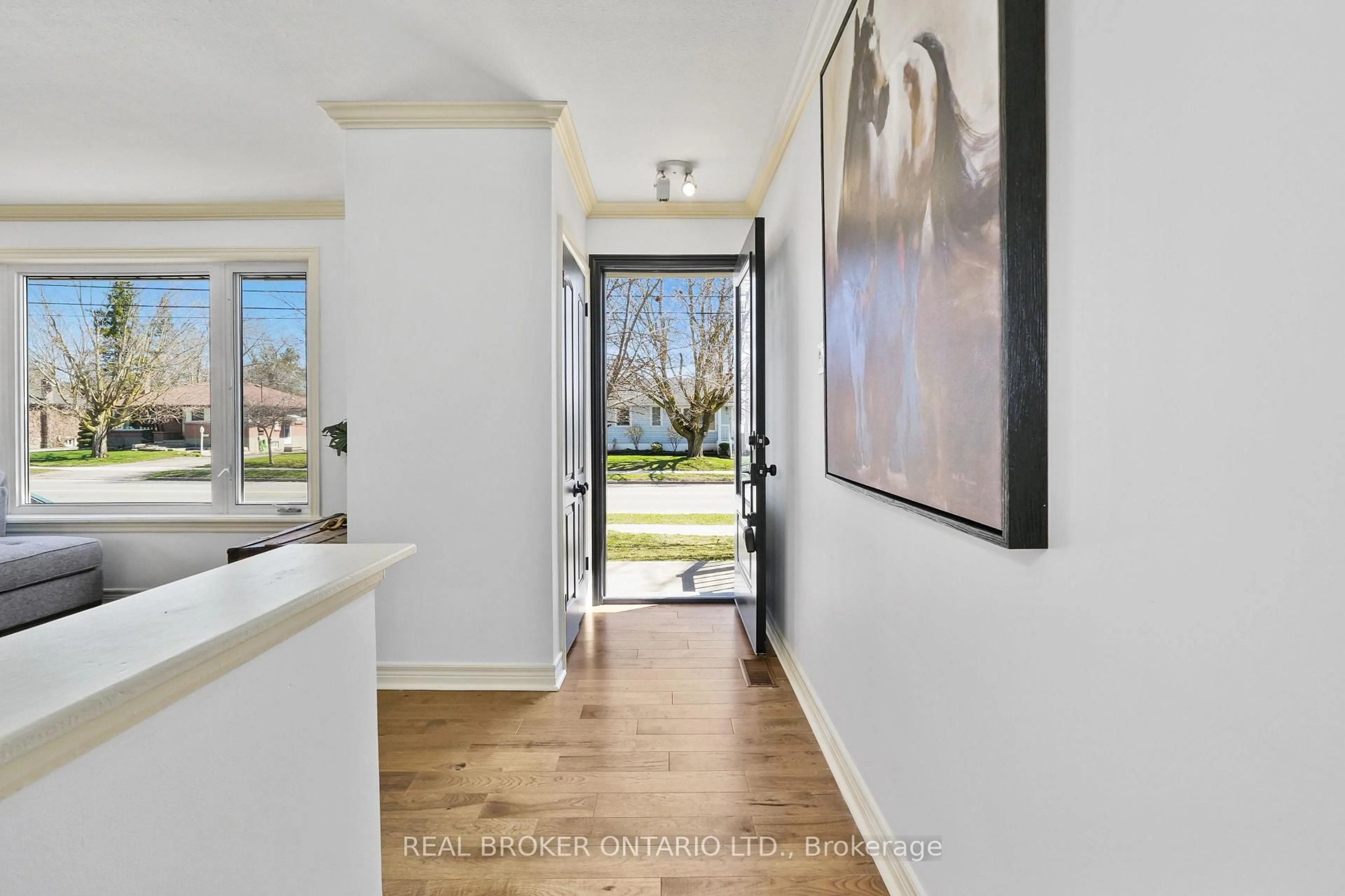 Indoor entryway for 121 Goodfellow Rd, Peterborough Ontario K9J 5W9