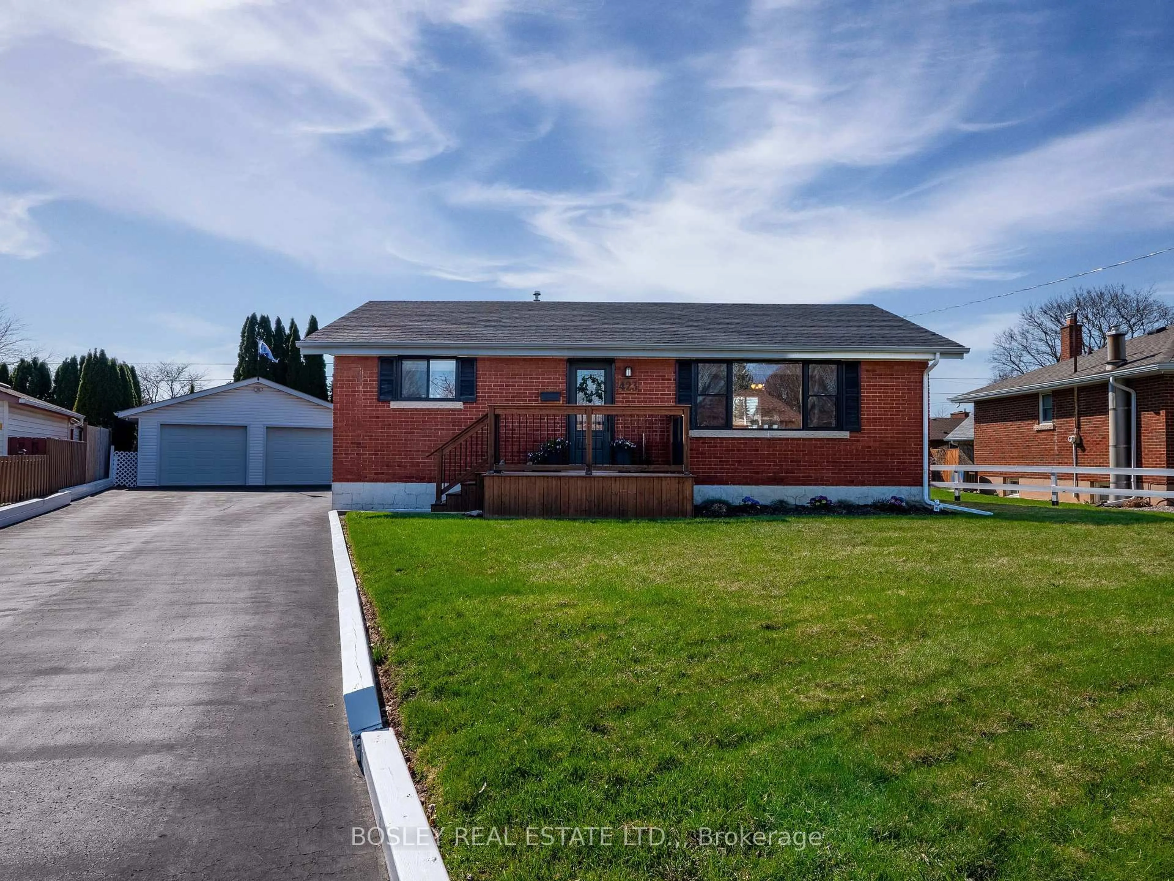 Home with brick exterior material, street for 423 Grantham Ave, St. Catharines Ontario L2M 3H9