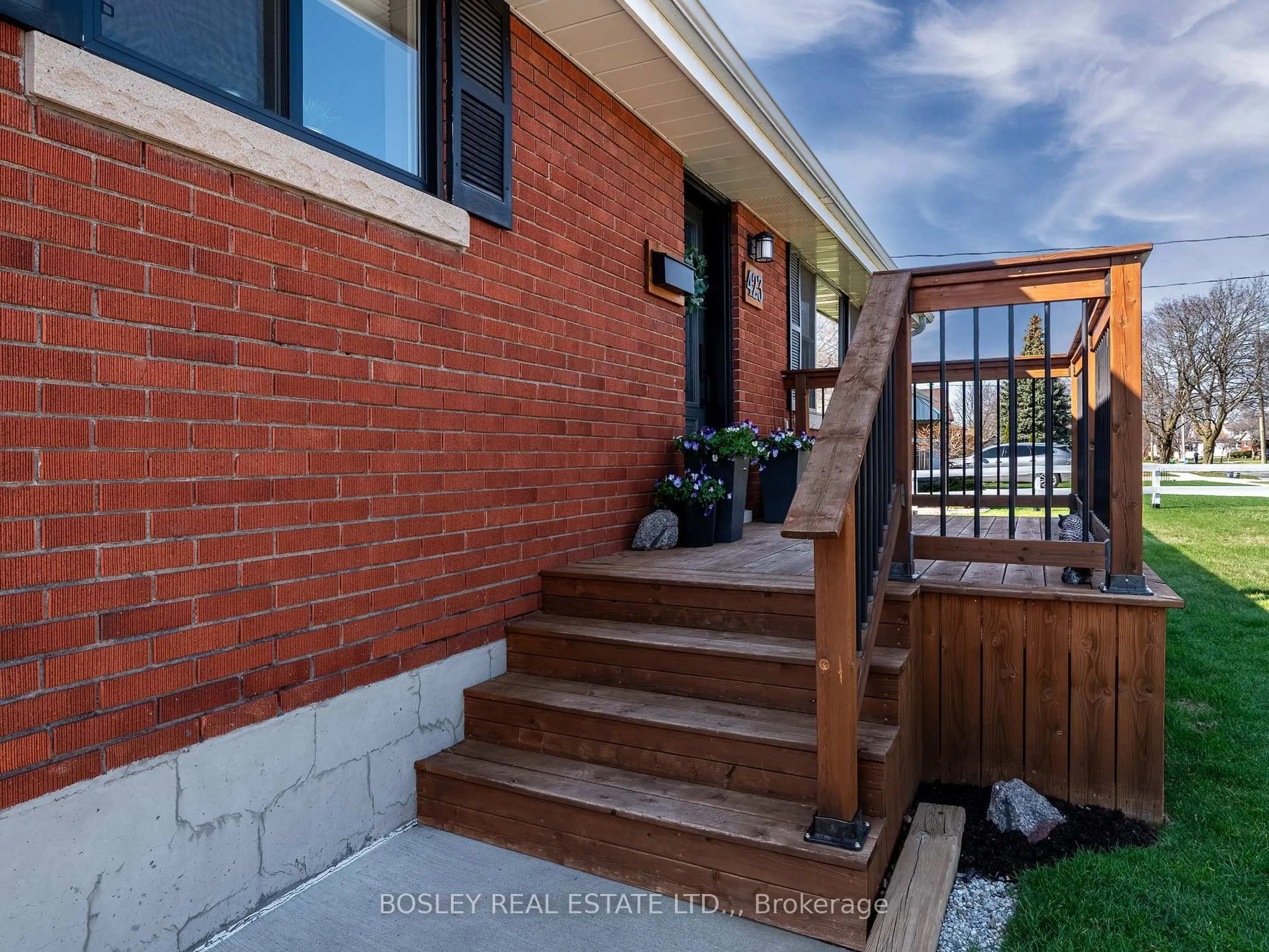 Home with brick exterior material, street for 423 Grantham Ave, St. Catharines Ontario L2M 3H9