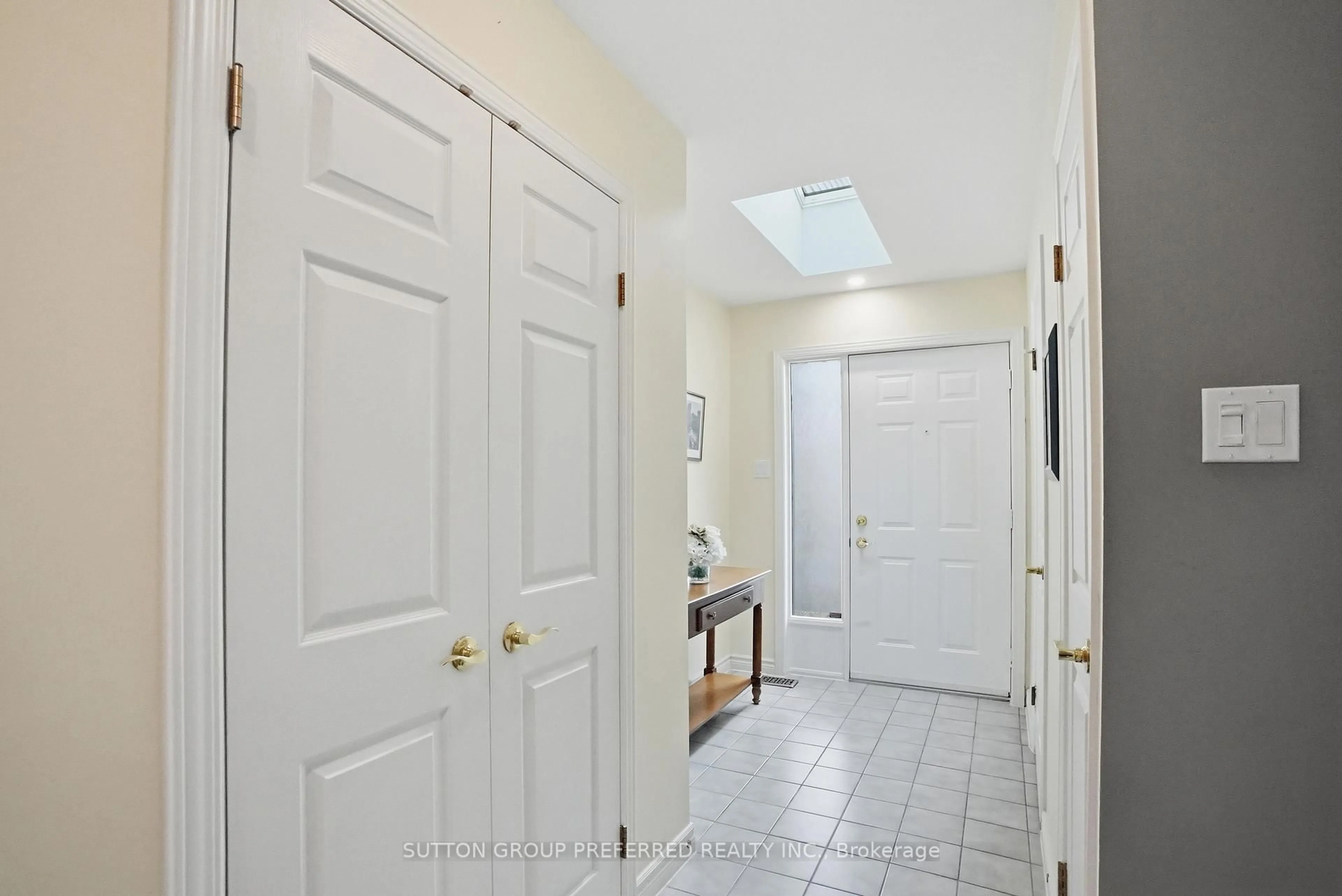 Indoor entryway for 1500 Richmond St #17, London North Ontario N6G 4T8