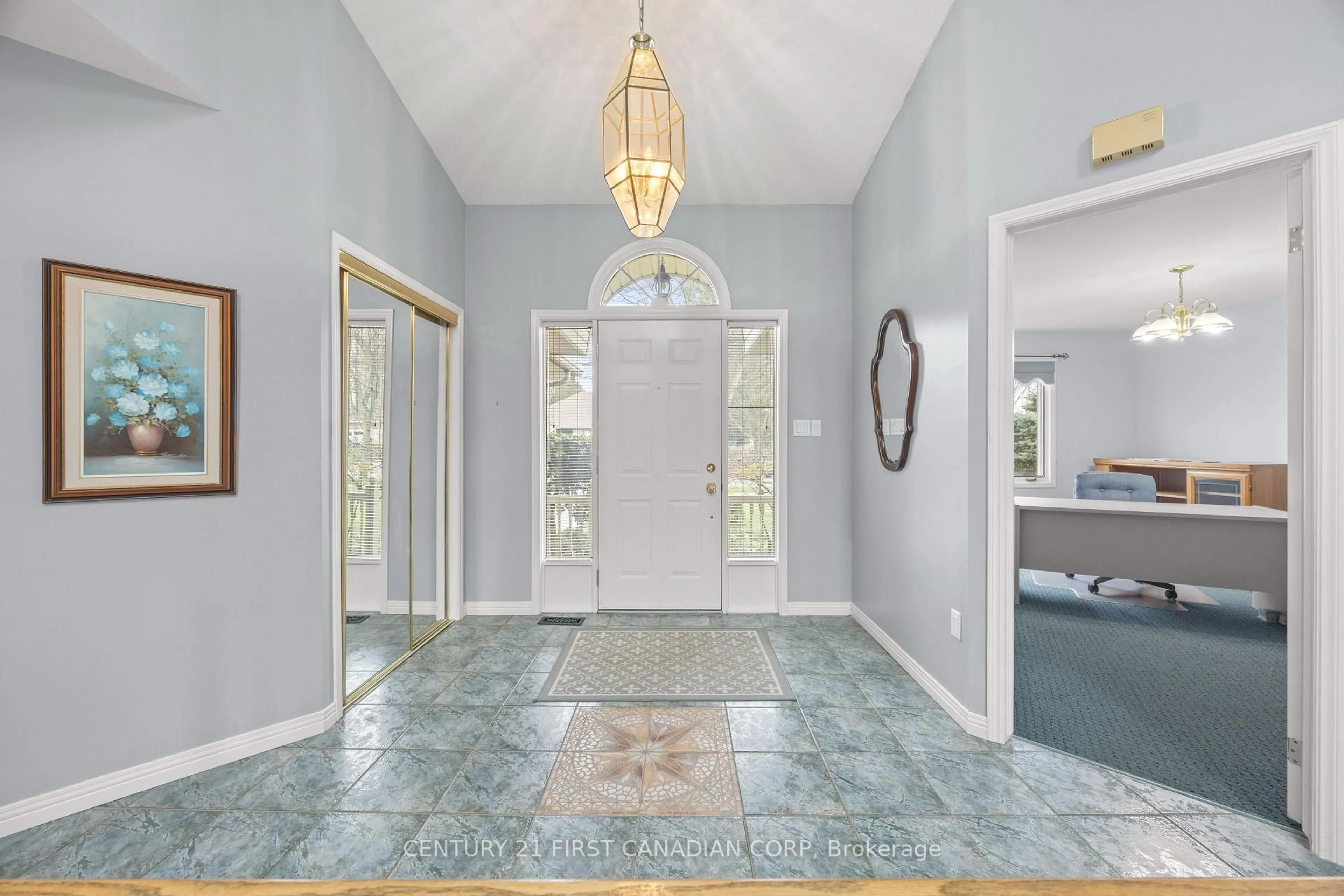 Indoor entryway for 7069 Diane Cres, London South Ontario N6P 1G2