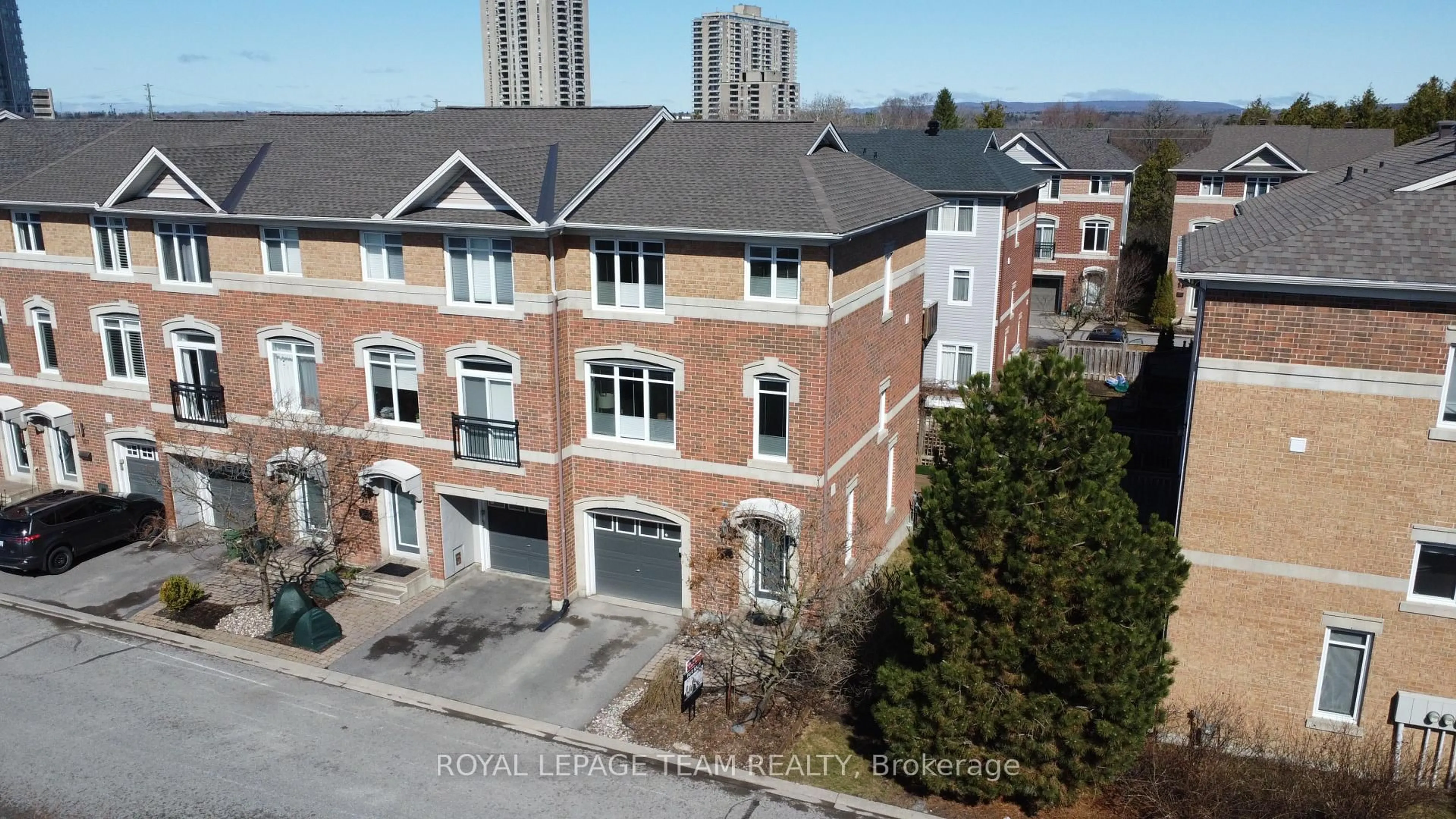 A pic from outside/outdoor area/front of a property/back of a property/a pic from drone, unknown for 173 West Village Private, Ottawa Ontario K1Z 1E1