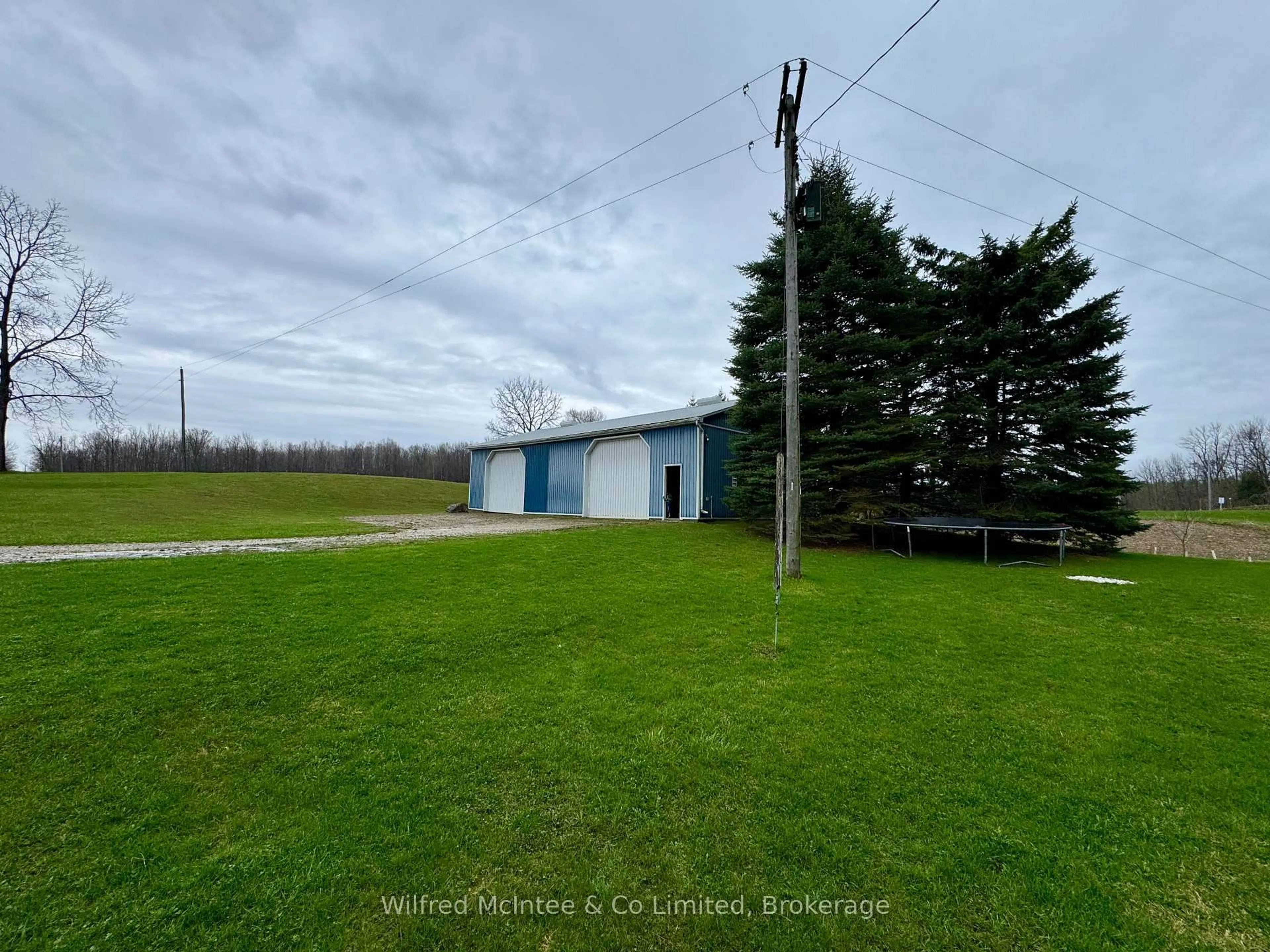A pic from outside/outdoor area/front of a property/back of a property/a pic from drone, building for 565 D Concession, South Bruce Ontario N0G 2J0