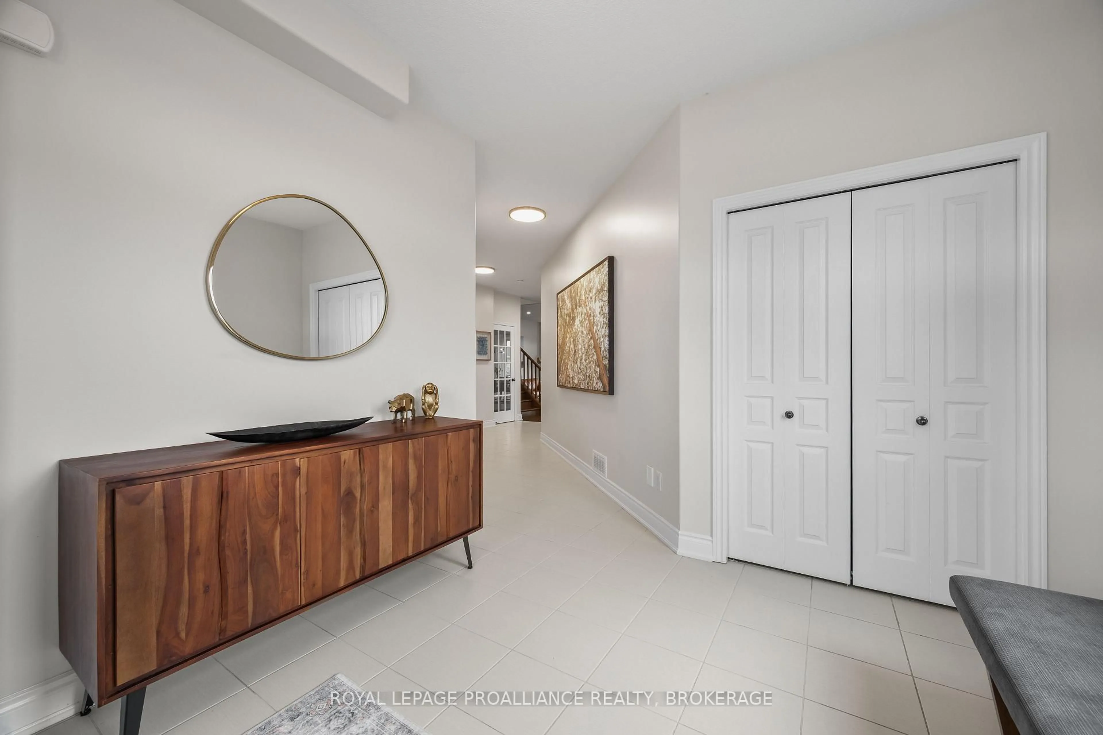 Indoor entryway for 1567 Albany Dr, Kingston Ontario K7P 0L9