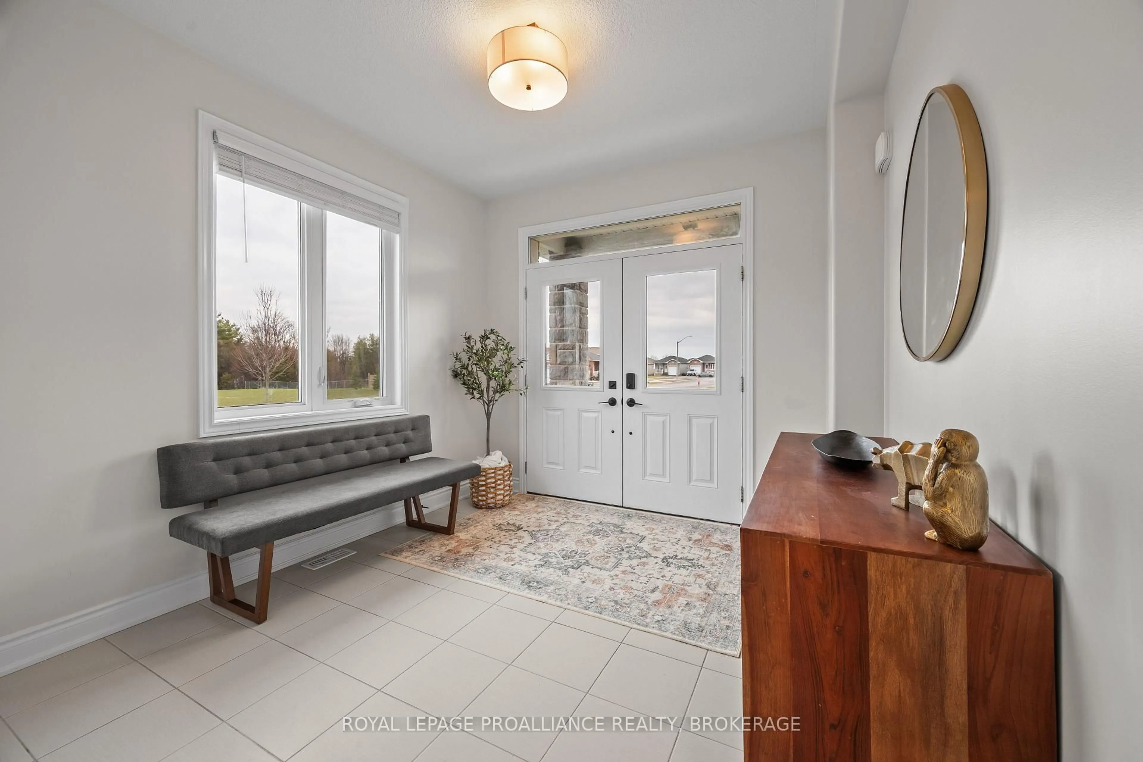 Indoor entryway for 1567 Albany Dr, Kingston Ontario K7P 0L9