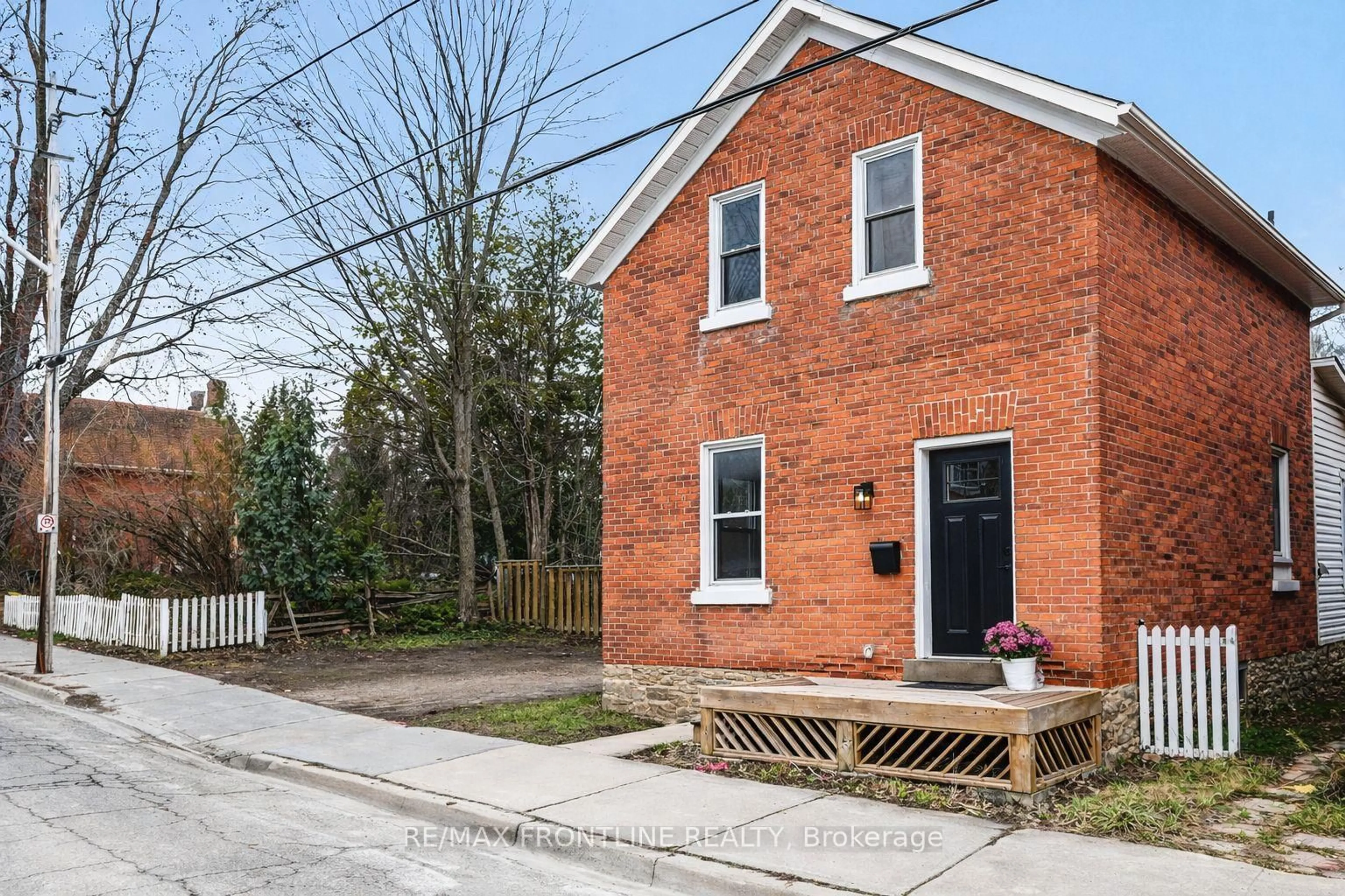 Home with brick exterior material, street for 101 Peter St, Perth Ontario K7H 1S4
