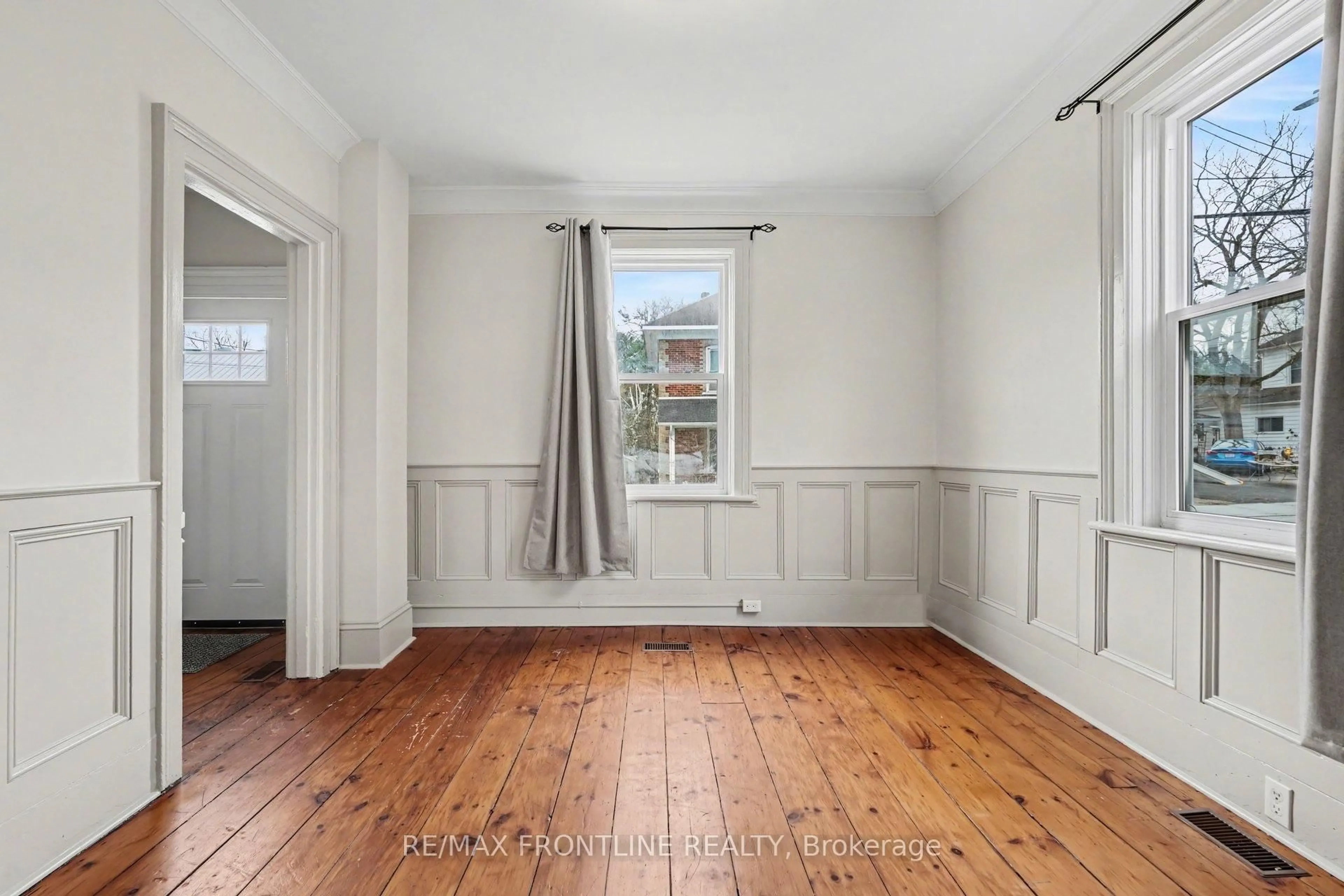 A pic of a room for 101 Peter St, Perth Ontario K7H 1S4