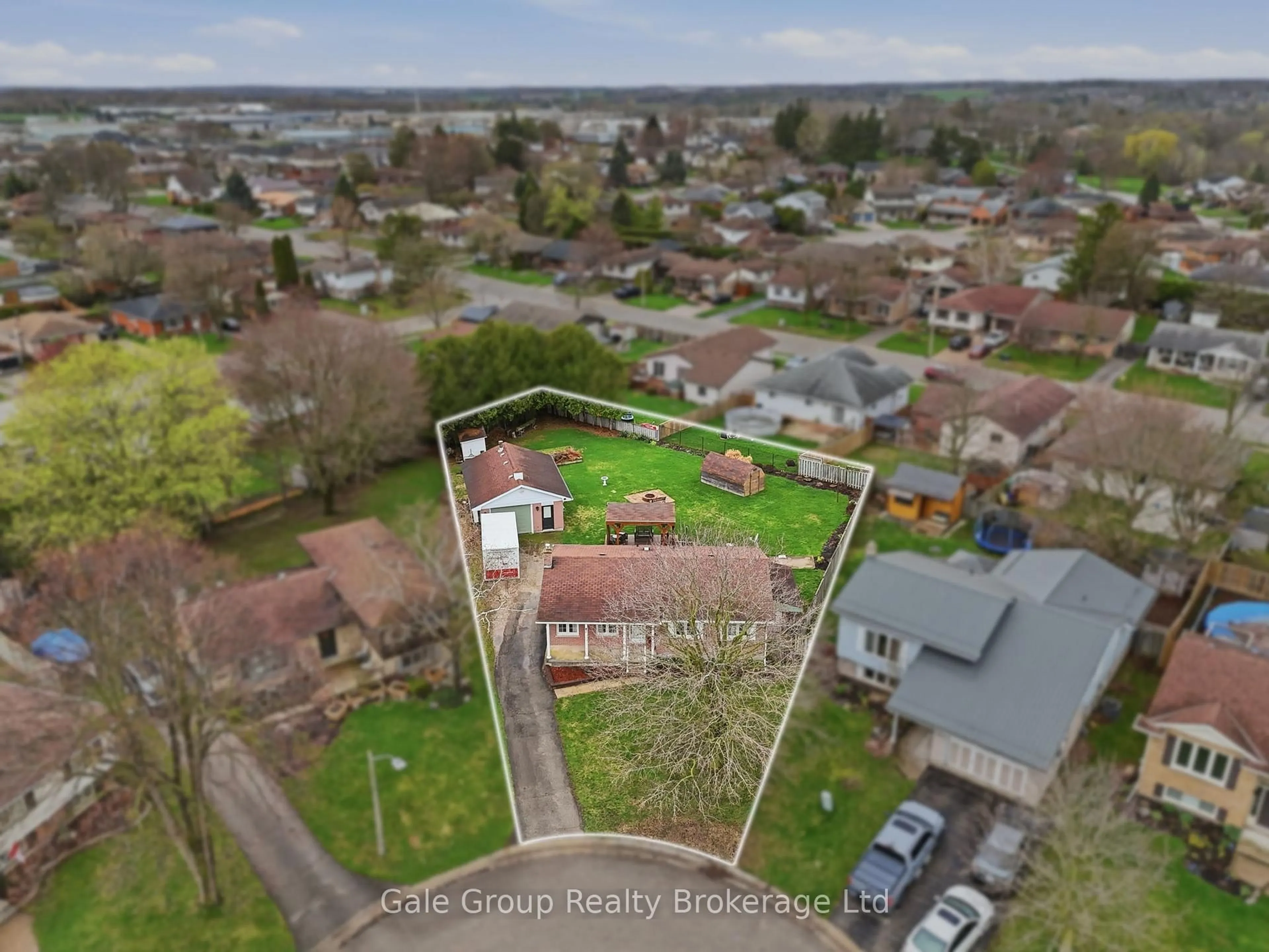 A pic from outside/outdoor area/front of a property/back of a property/a pic from drone, street for 3 Larch Pl, Ingersoll Ontario N5C 3S6