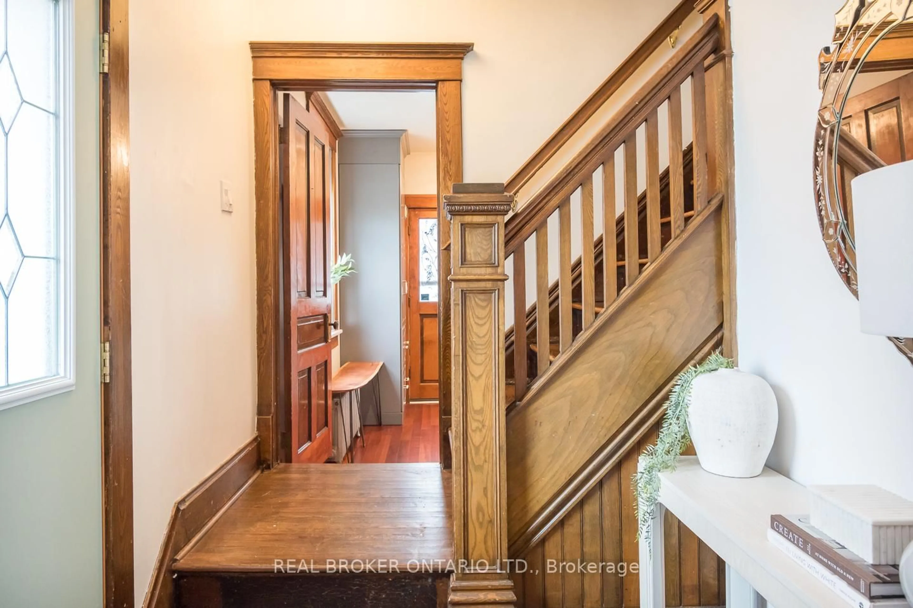 Unknown for 207 Waterloo St, Cambridge Ontario N3H 1N1