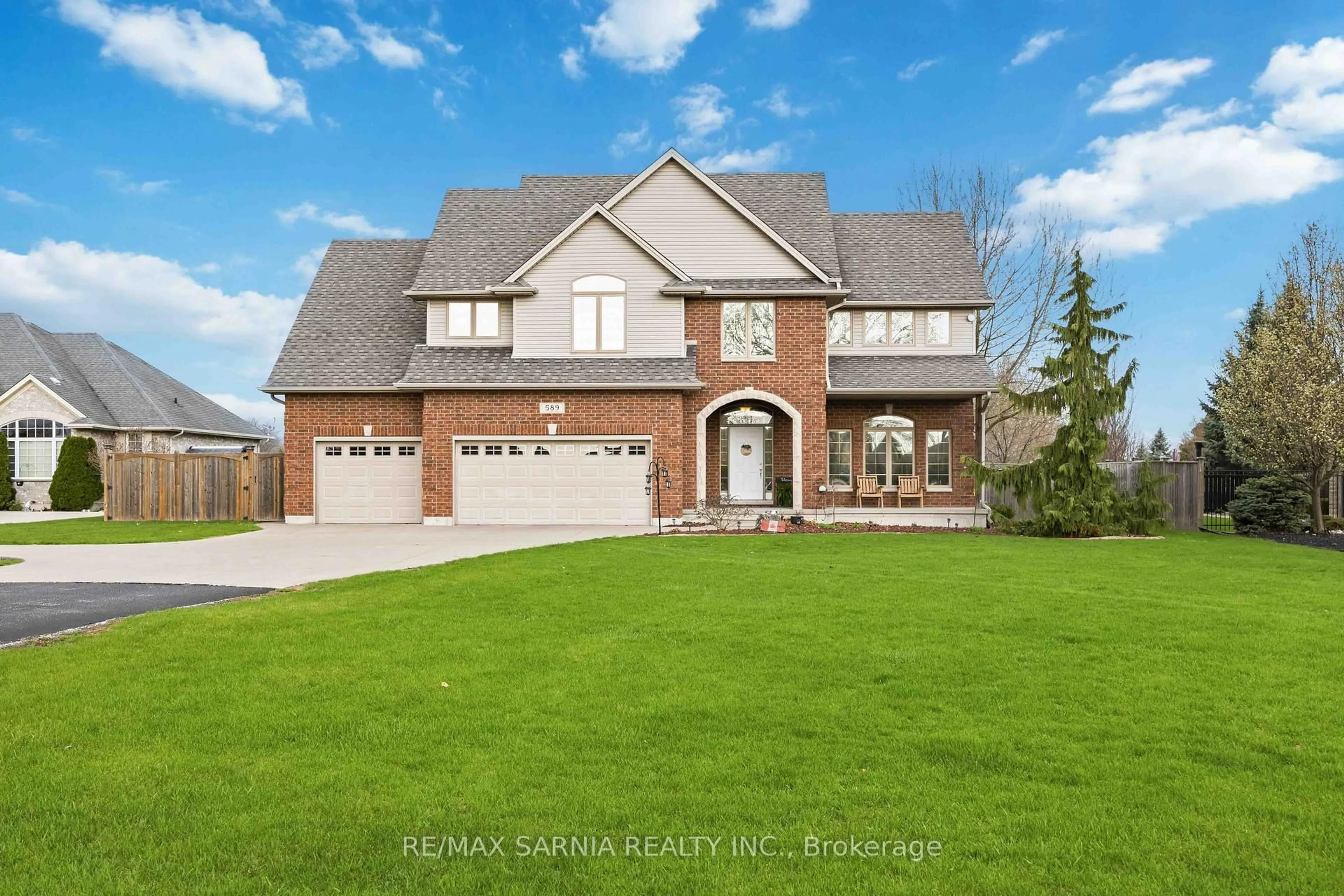 Home with brick exterior material, street for 589 St Clair Pkwy, St. Clair Ontario N0N 1G0