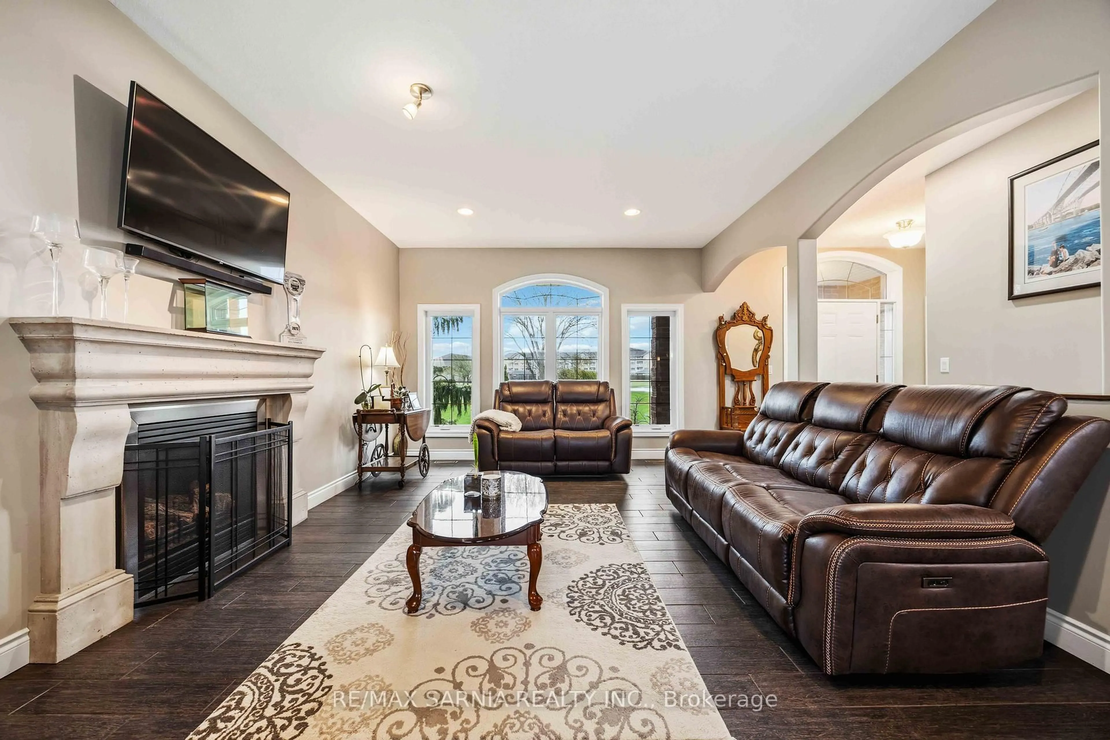 Living room with furniture, unknown for 589 St Clair Pkwy, St. Clair Ontario N0N 1G0