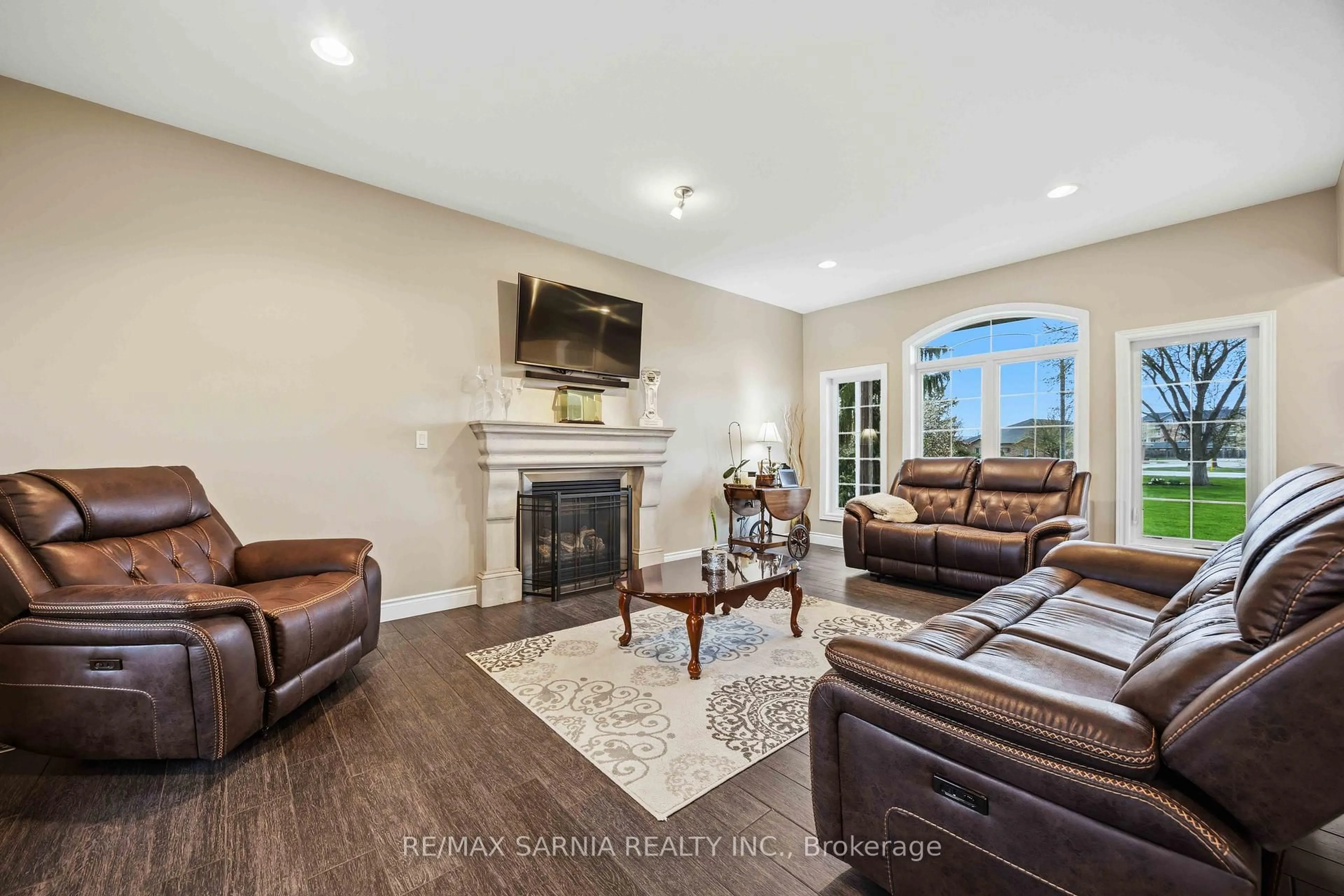 Living room with furniture, unknown for 589 St Clair Pkwy, St. Clair Ontario N0N 1G0