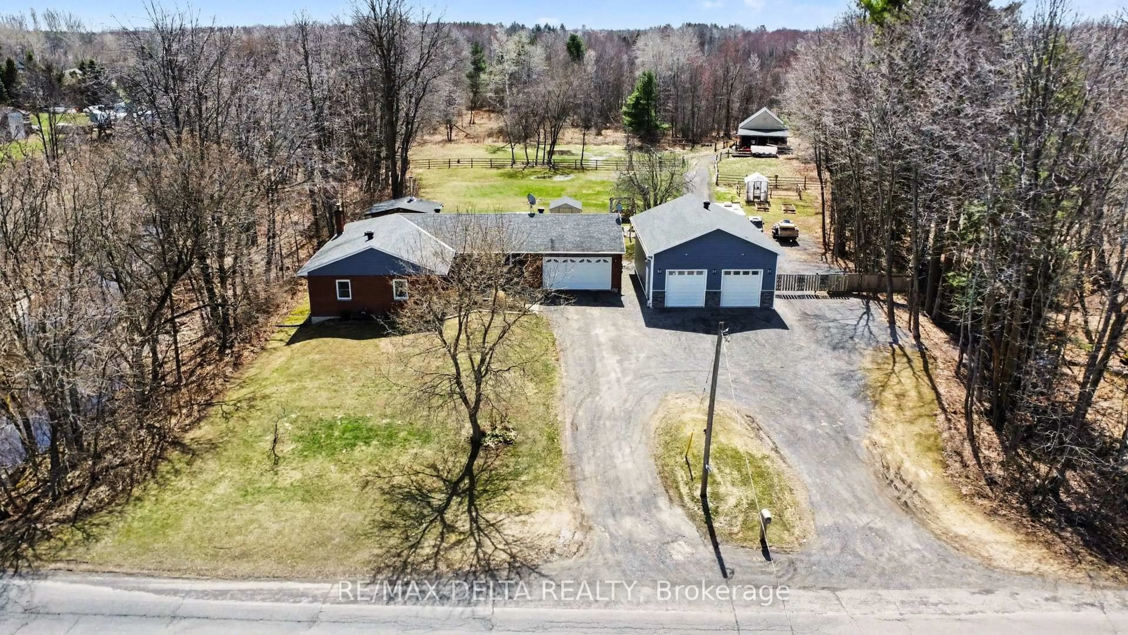 A pic from outside/outdoor area/front of a property/back of a property/a pic from drone, street for 2021 Des Pins St, The Nation Ontario K0A 2M0