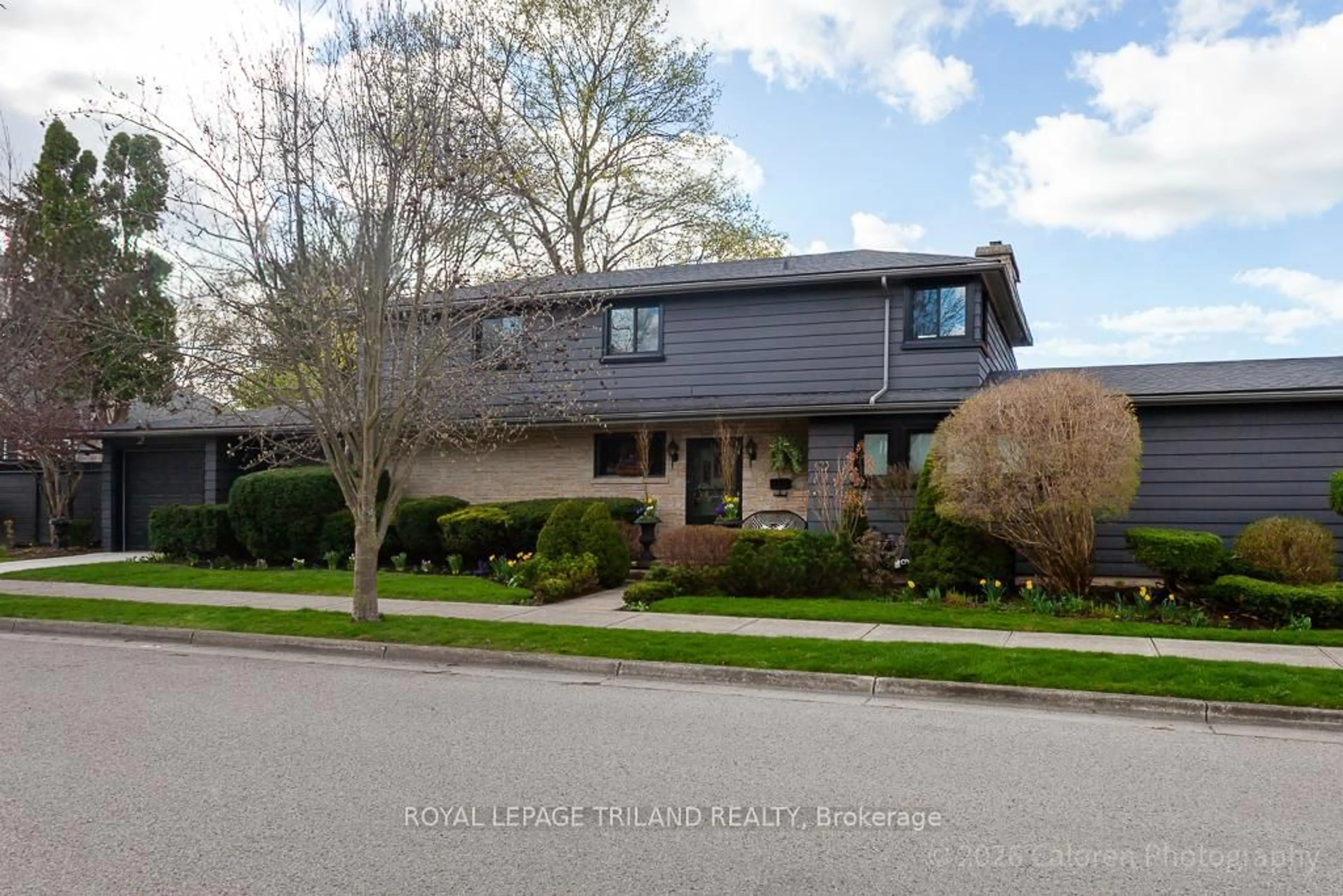 Home with vinyl exterior material, street for 423 MOORE St, London South Ontario N6C 2C1