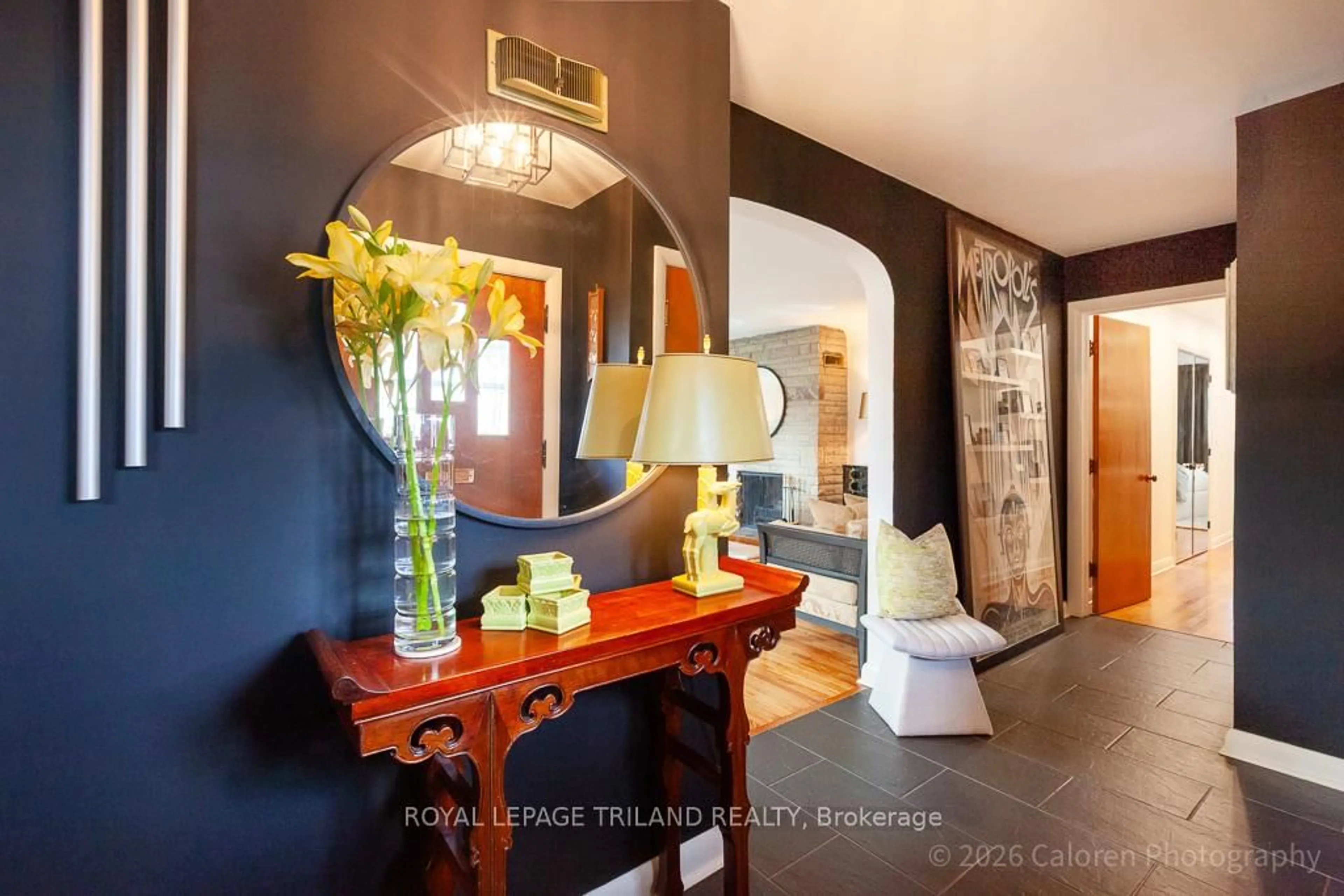 Indoor entryway for 423 MOORE St, London South Ontario N6C 2C1