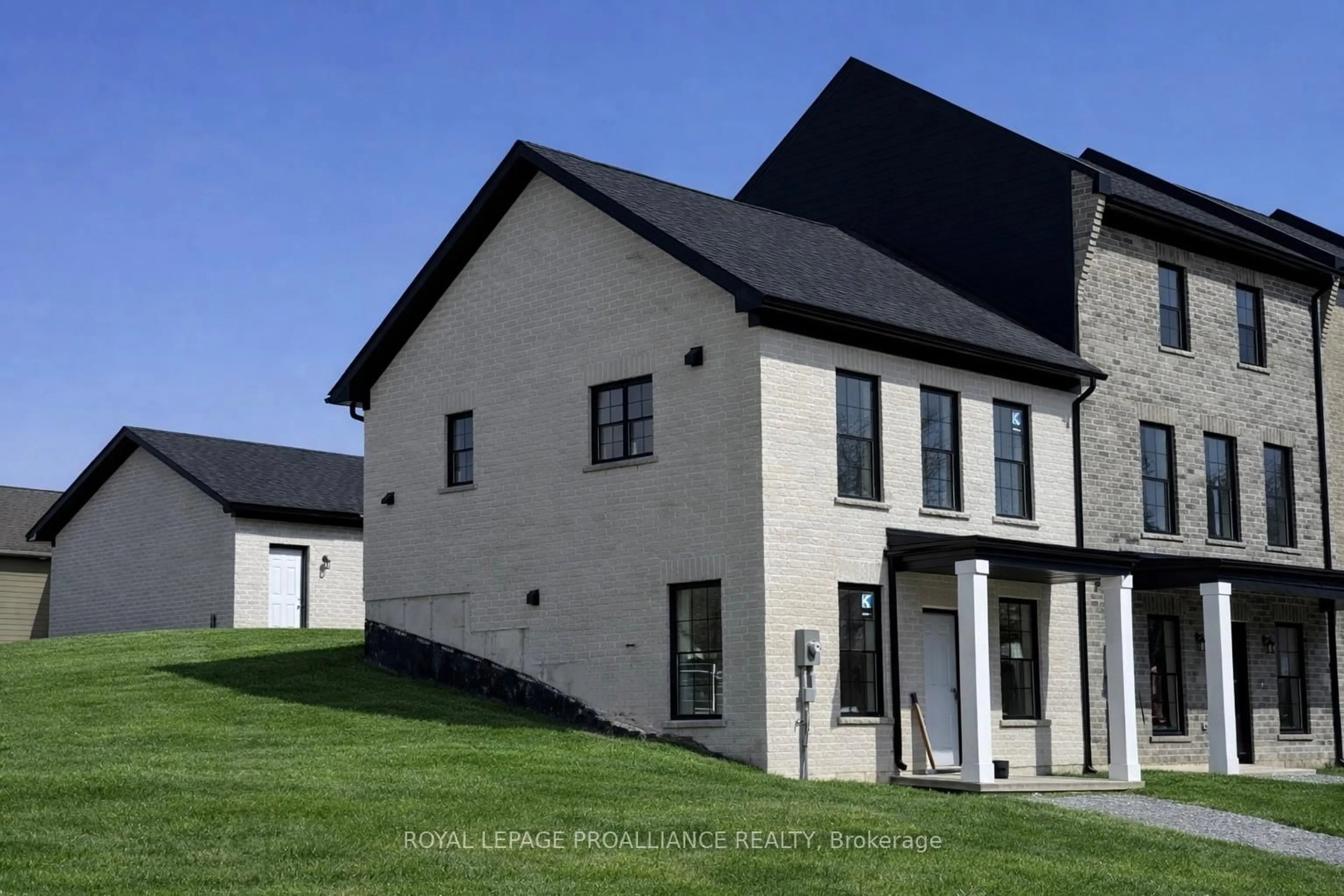 Unknown for 914 Kerr St, Cobourg Ontario K9A 1N6