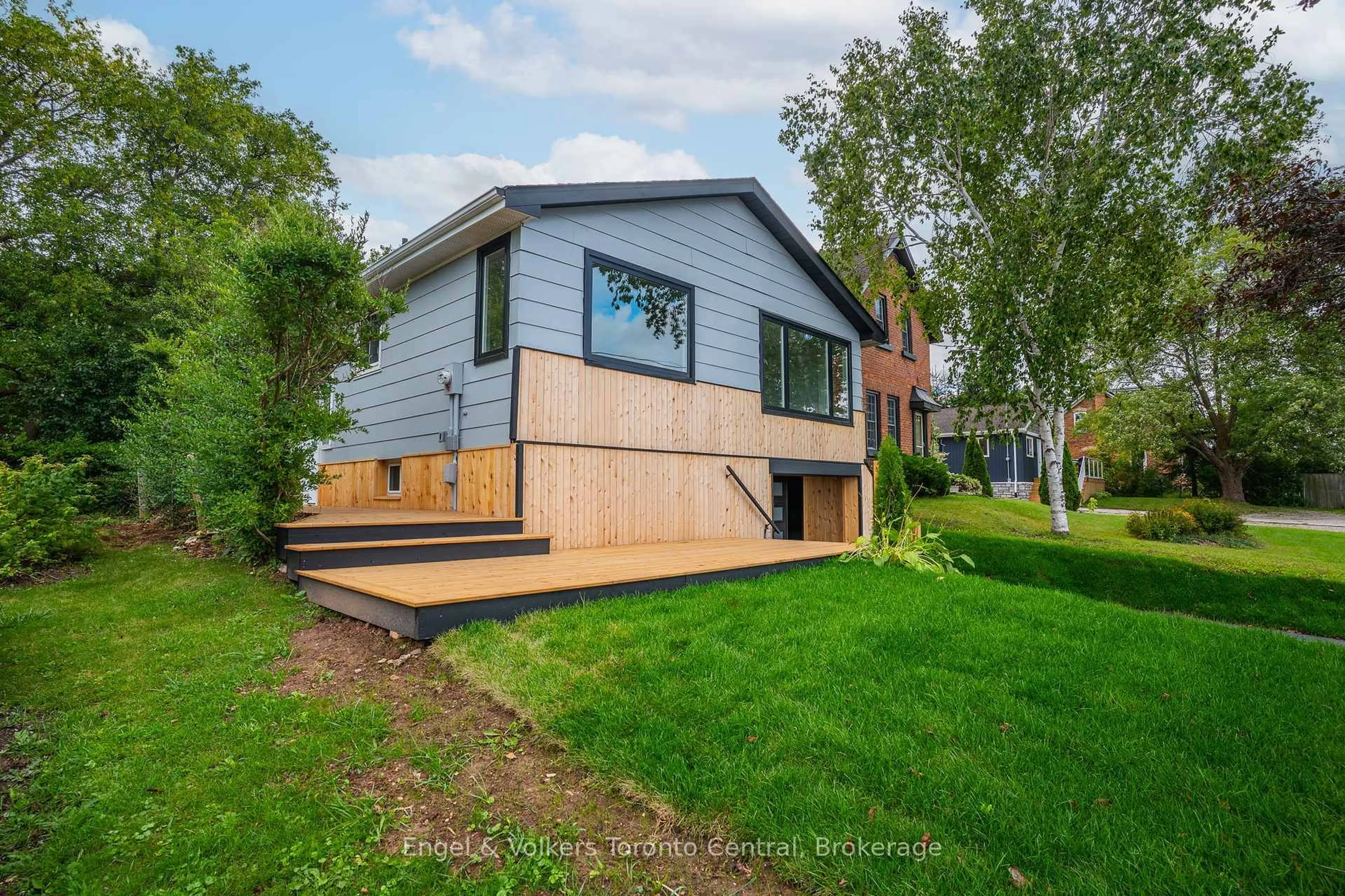 Home with vinyl exterior material, unknown for 873 9th Ave, Owen Sound Ontario N4K 3E8