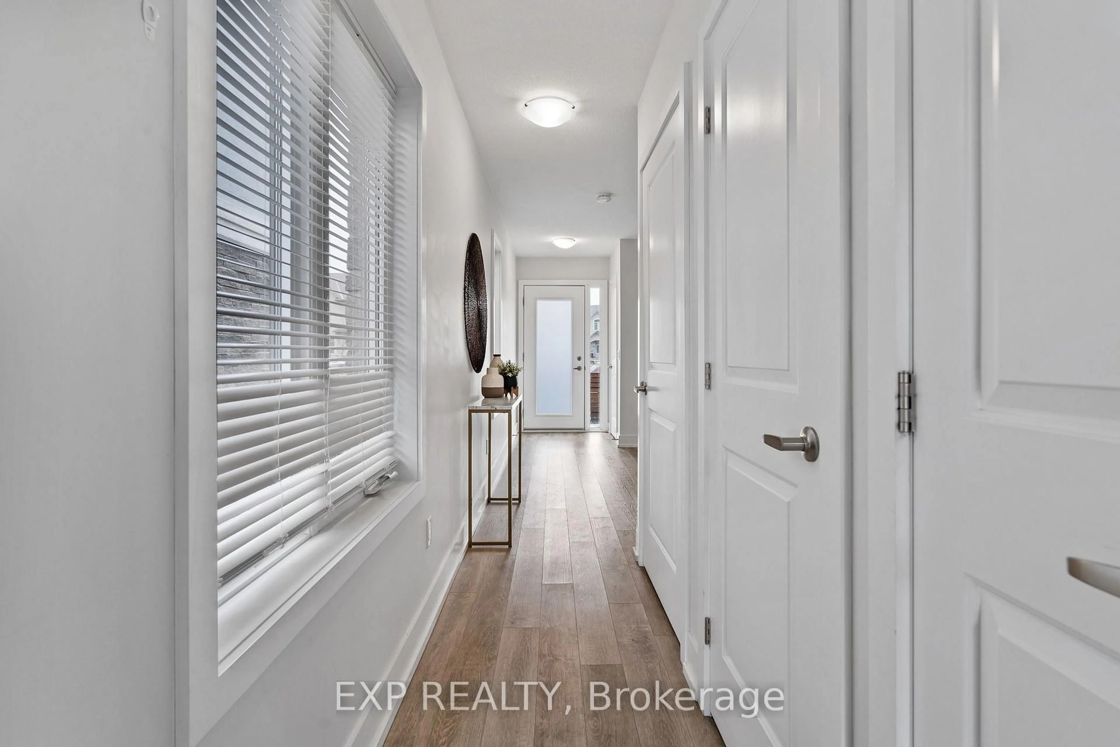 Indoor entryway for 115 Shoreview Pl #6, Hamilton Ontario L8E 0K4