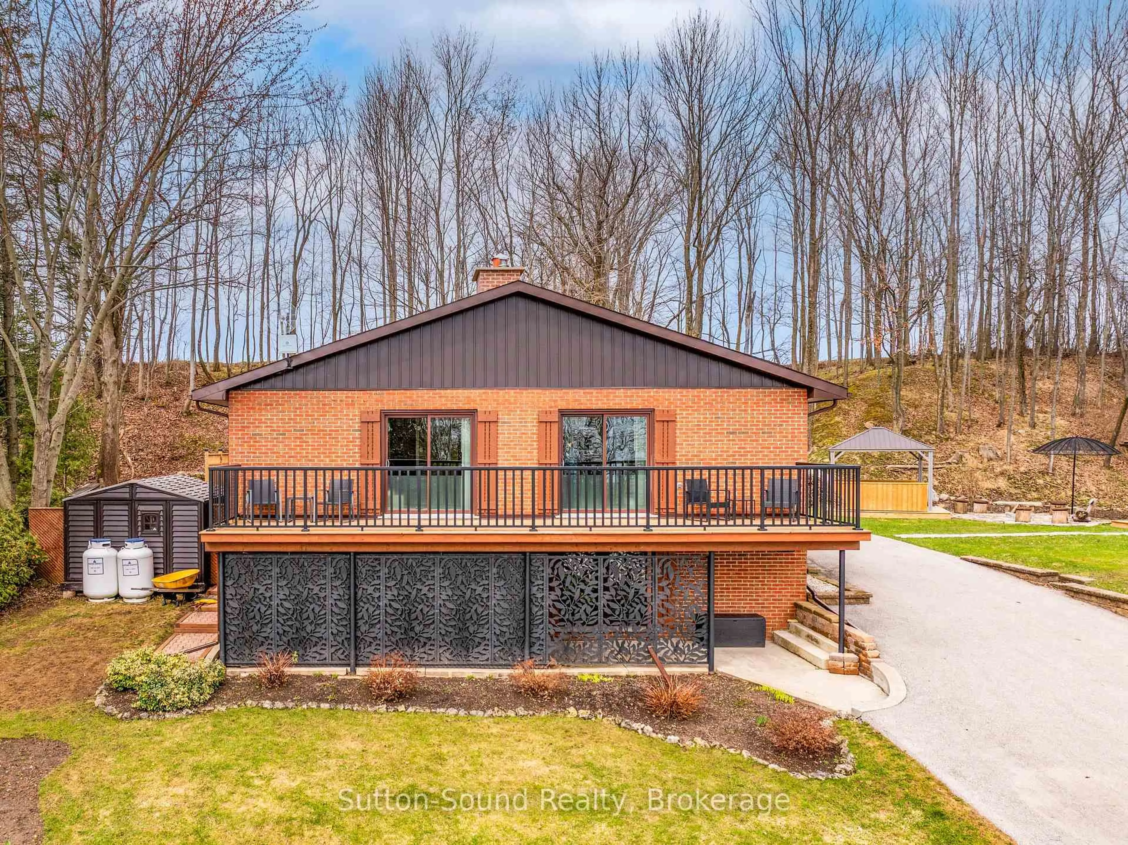 Home with brick exterior material, unknown for 138 Macintosh Dr, Georgian Bluffs Ontario N0H 1S0