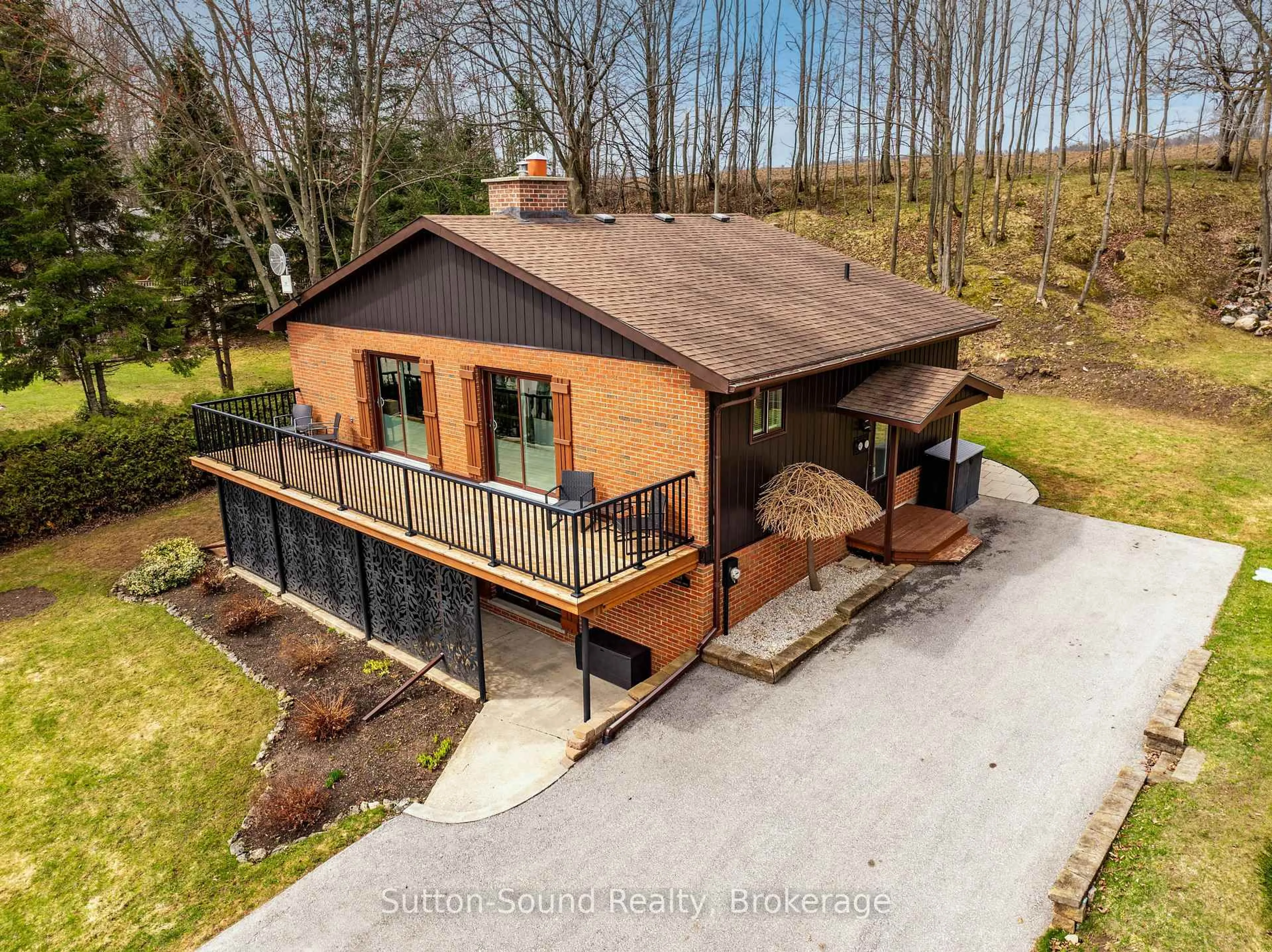 A pic from outside/outdoor area/front of a property/back of a property/a pic from drone, building for 138 Macintosh Dr, Georgian Bluffs Ontario N0H 1S0