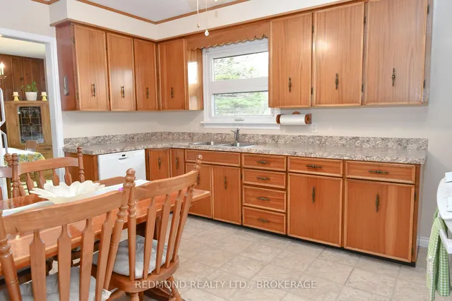 1319 County Rd 2 Rd, Leeds and the Thousand Islands 5