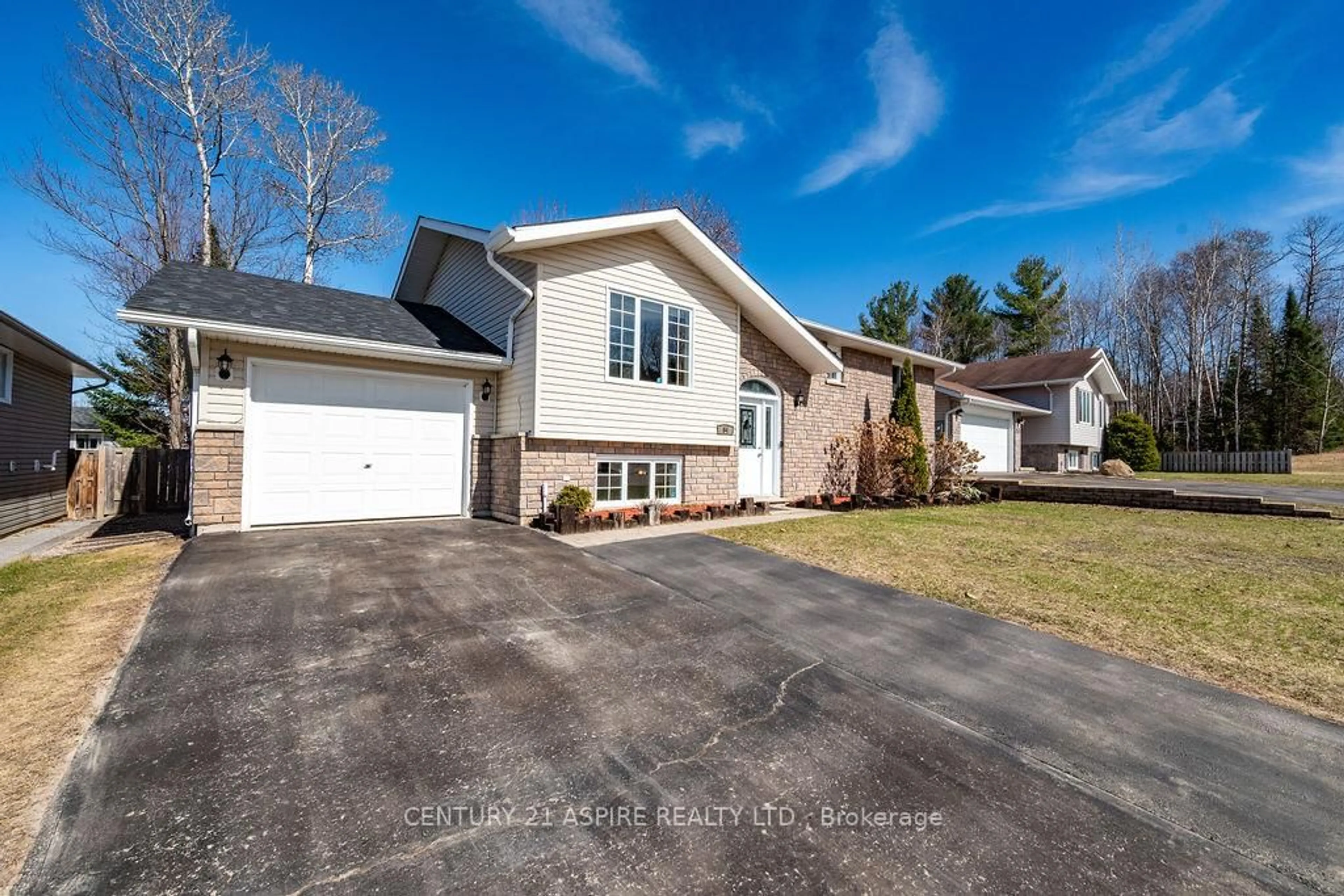 Unknown for 64 Spruce St, Petawawa Ontario K8H 3N6