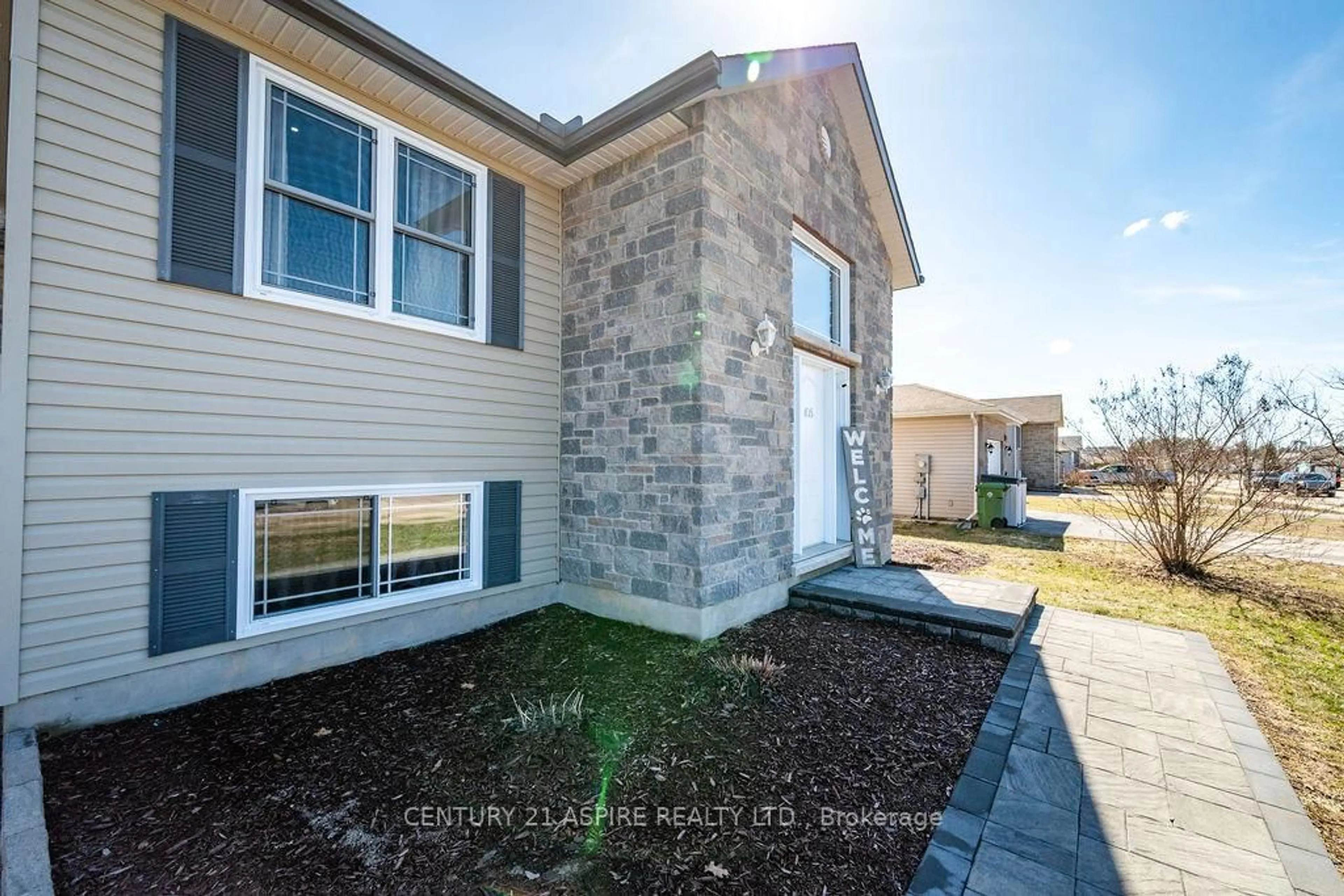 Home with vinyl exterior material, street for 1015 Riverstone Tr, Petawawa Ontario K8H 0B3