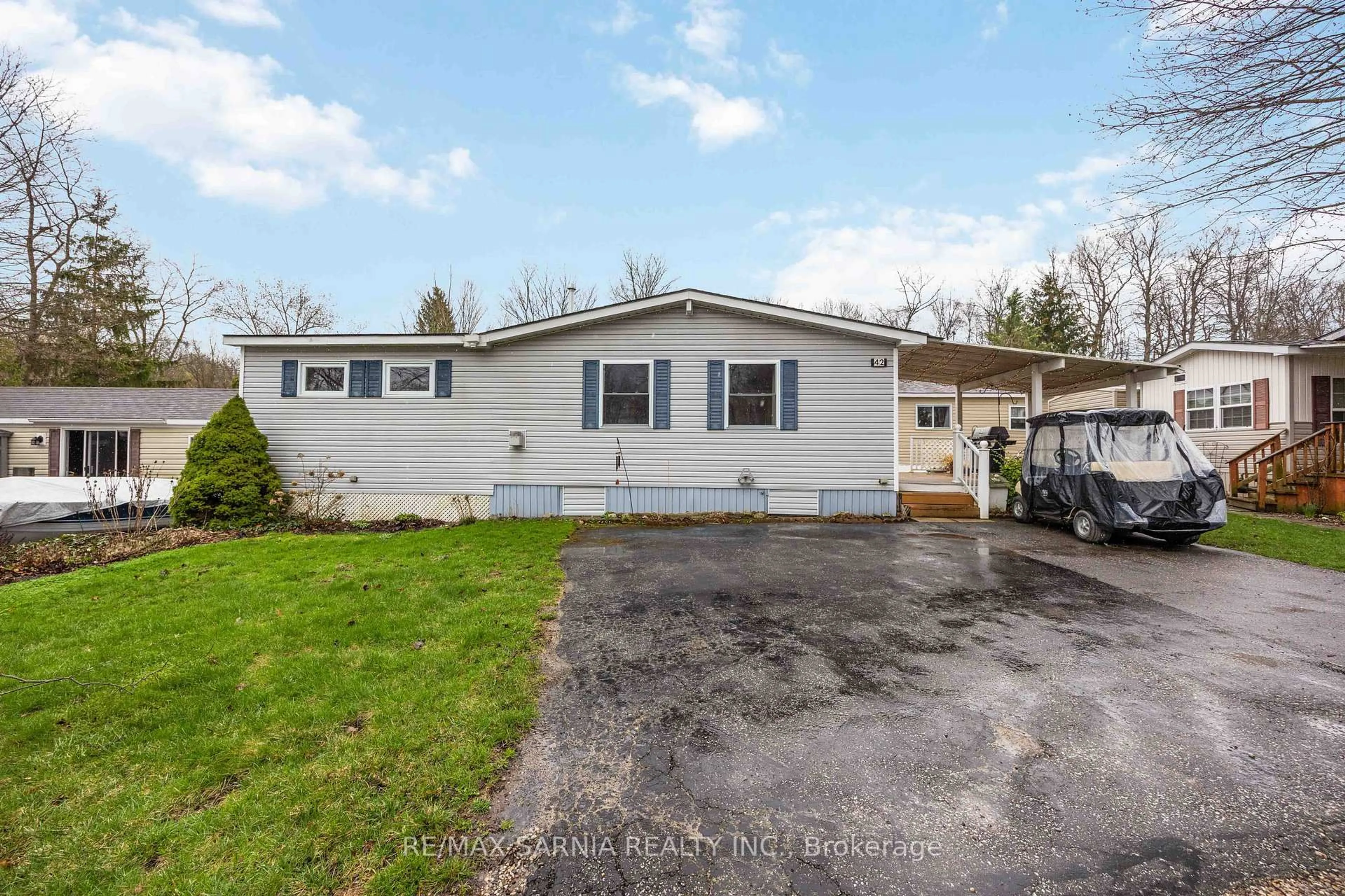 Home with vinyl exterior material, unknown for 4895 Lakeshore Rd #A42, Plympton-Wyoming Ontario N0N 1J6