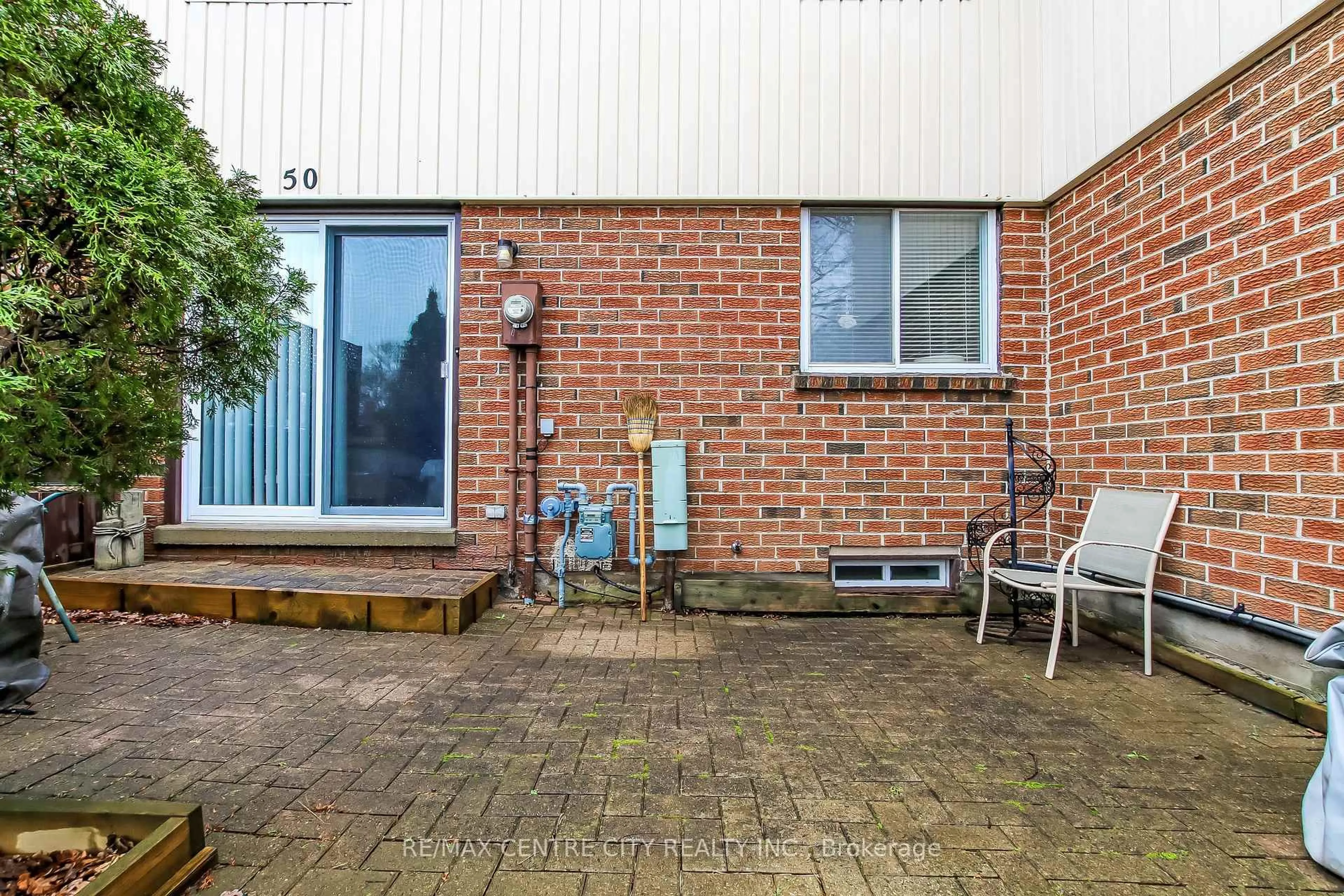 Patio, street for 971 Adelaide St #50, London South Ontario N6E 2H3