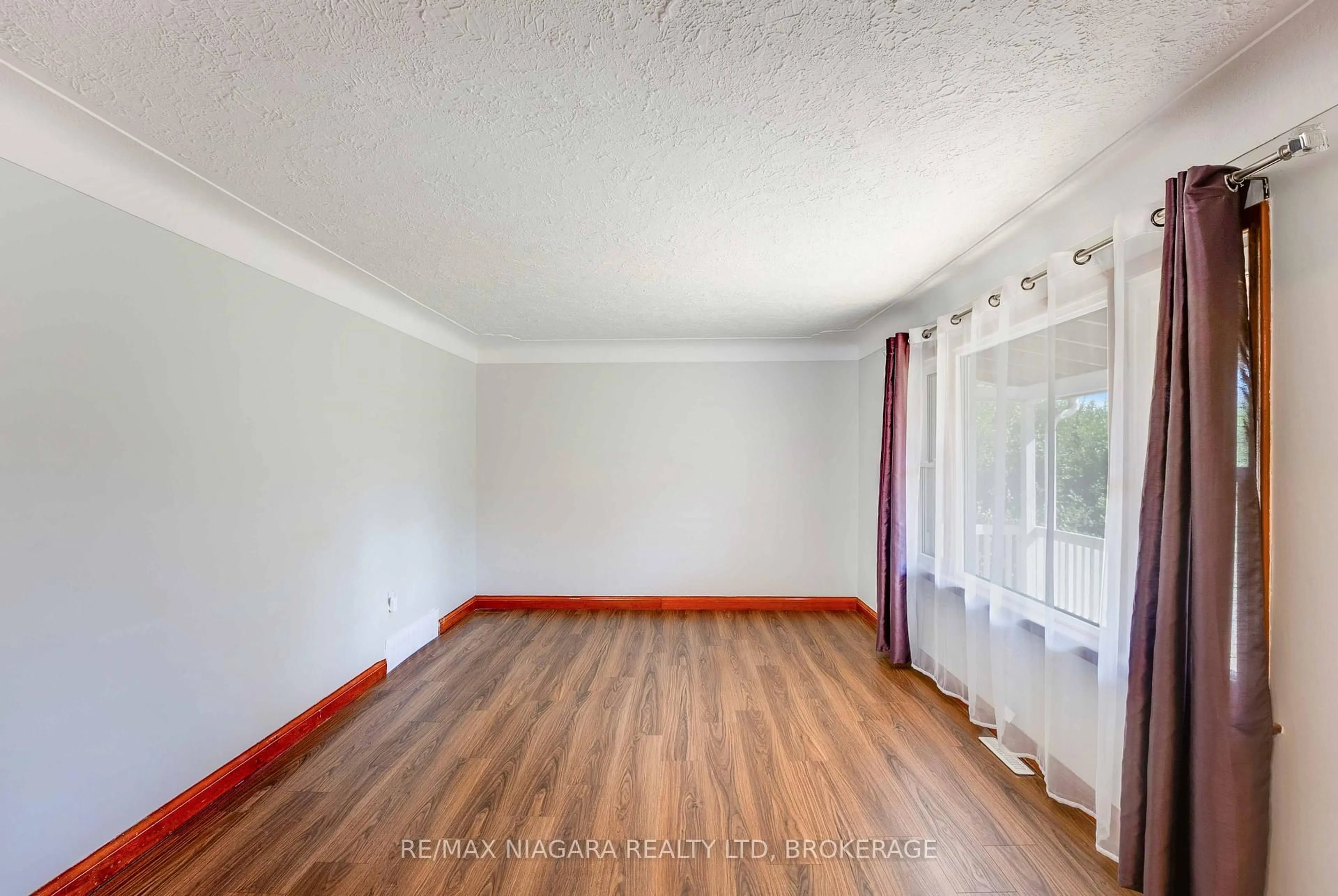 A pic of a room for 6589 DUNN St, Niagara Falls Ontario L2G 2P9