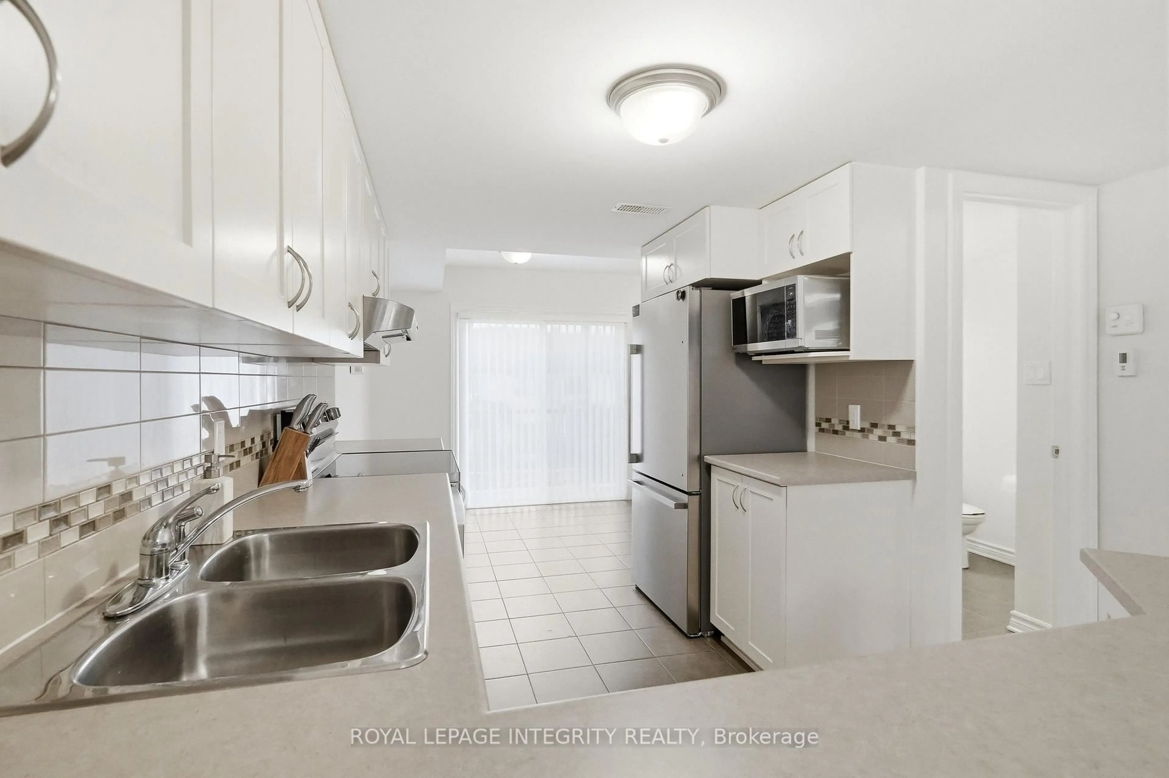 Standard kitchen, ceramic/tile floor for 2341 Esprit Dr, Ottawa Ontario K4A 0T4